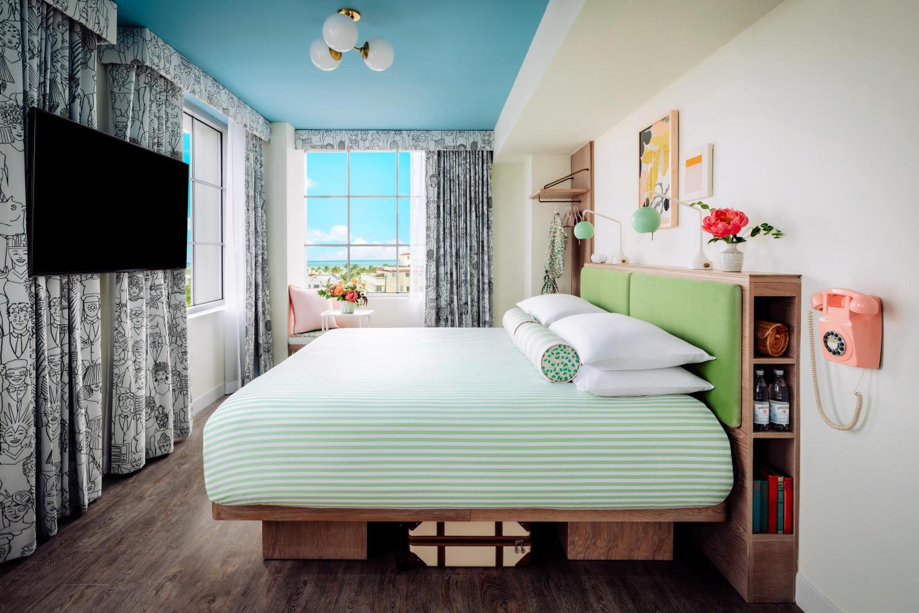 Standard King Room - Photo 7