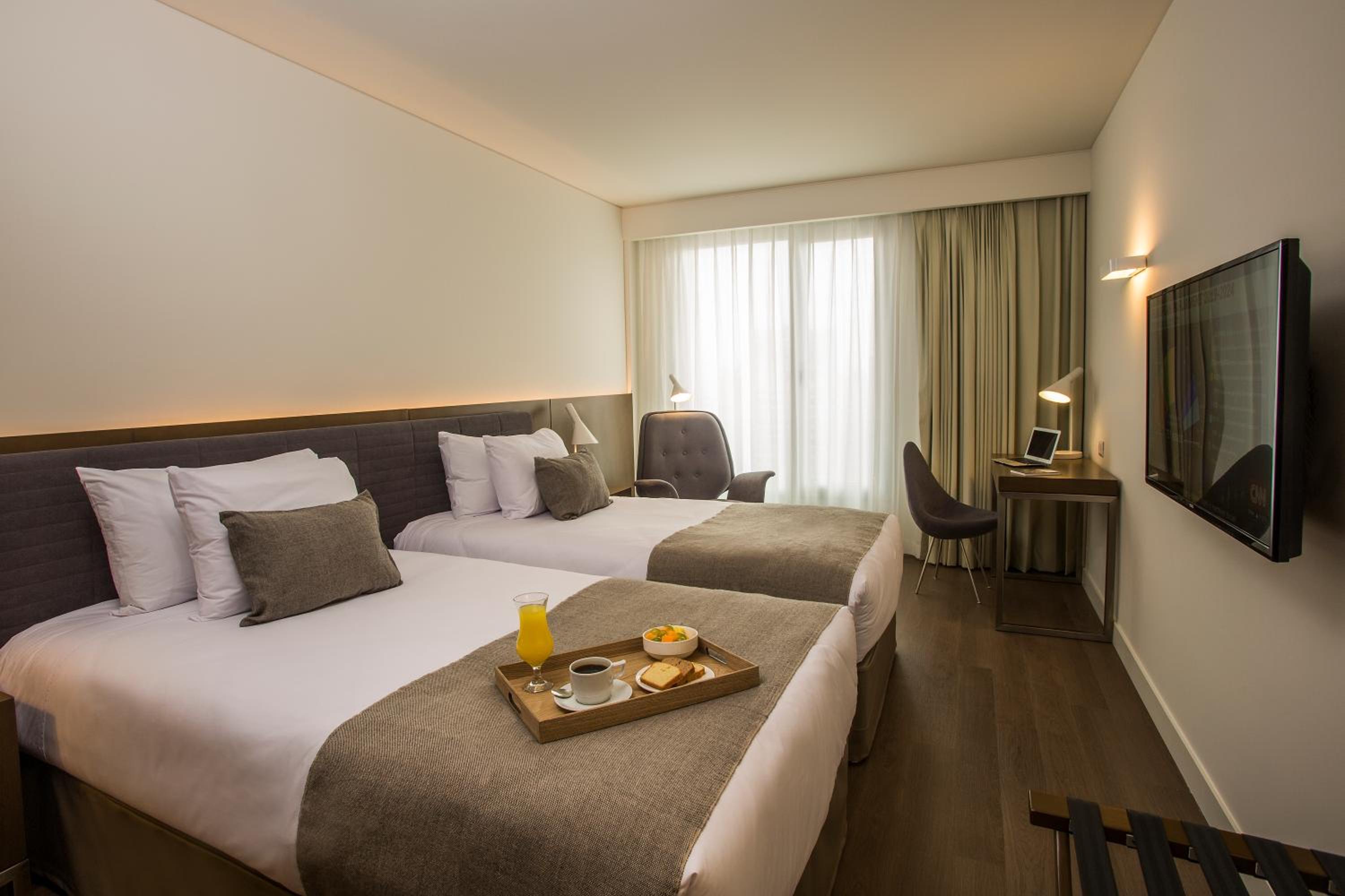 Twin Room - Mobility Access/Non-Smoking - Photo 2