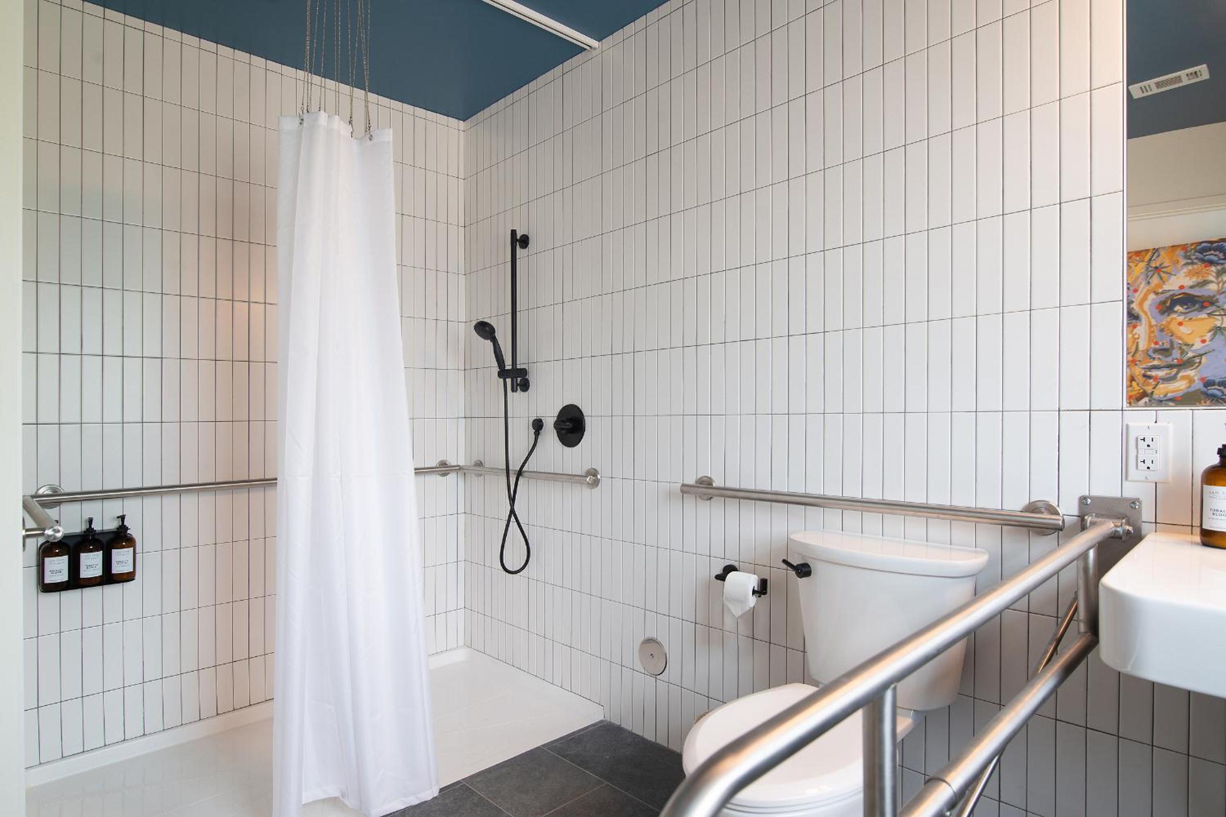 King Room - Disability Access photo 3