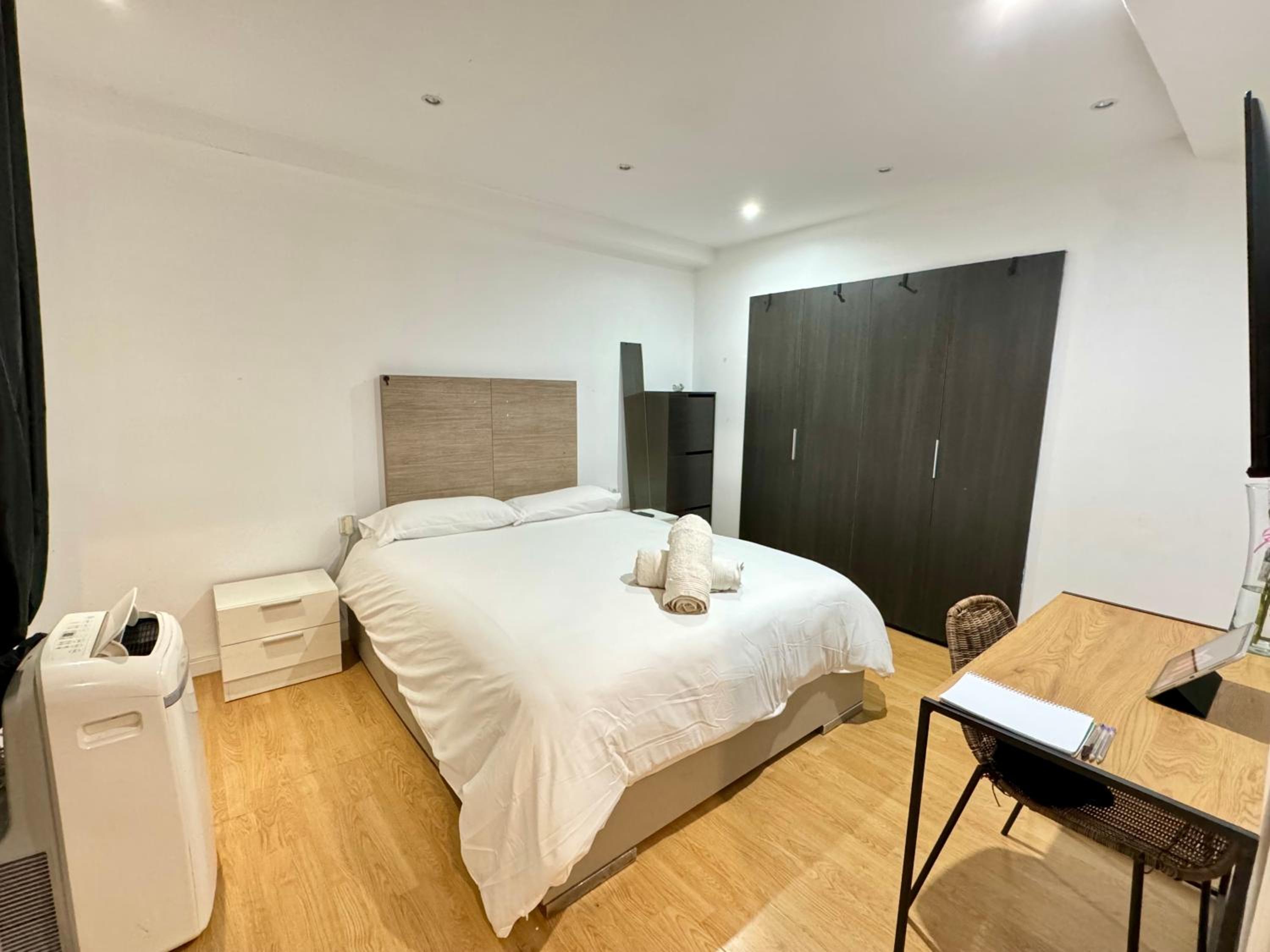 Habitación Queen con Baño Compartido