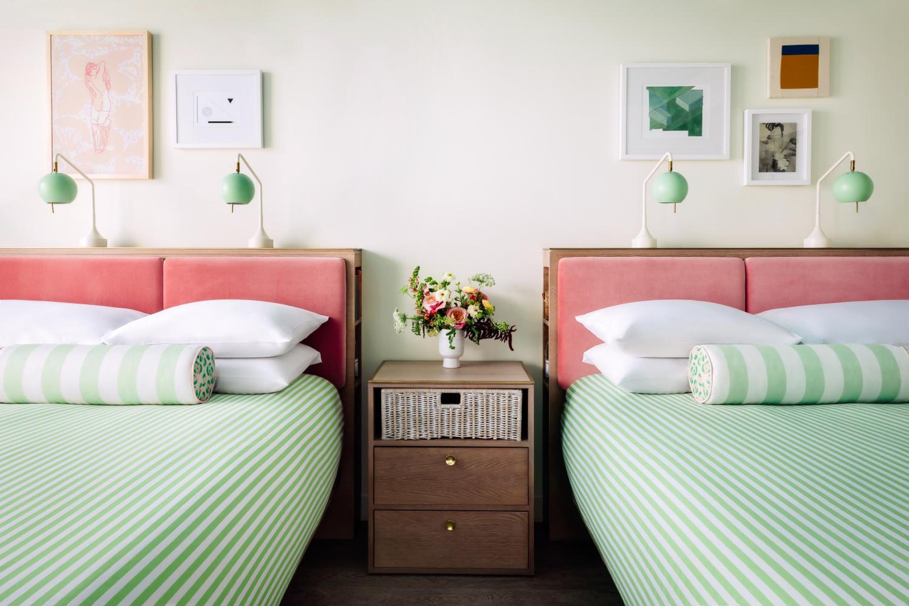 Standard Queen Room - Photo 10