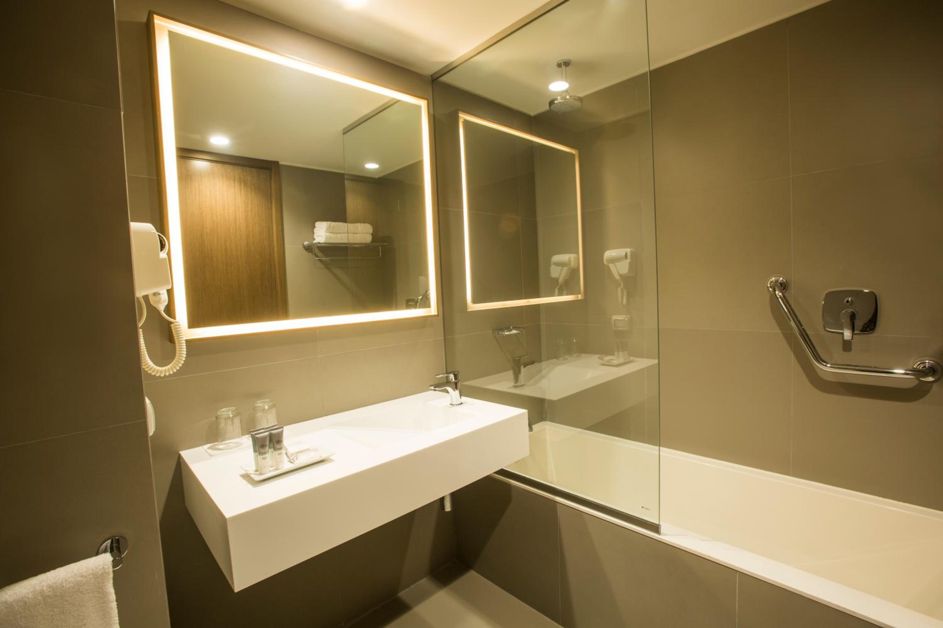 King Room - Non-Smoking - Photo 7