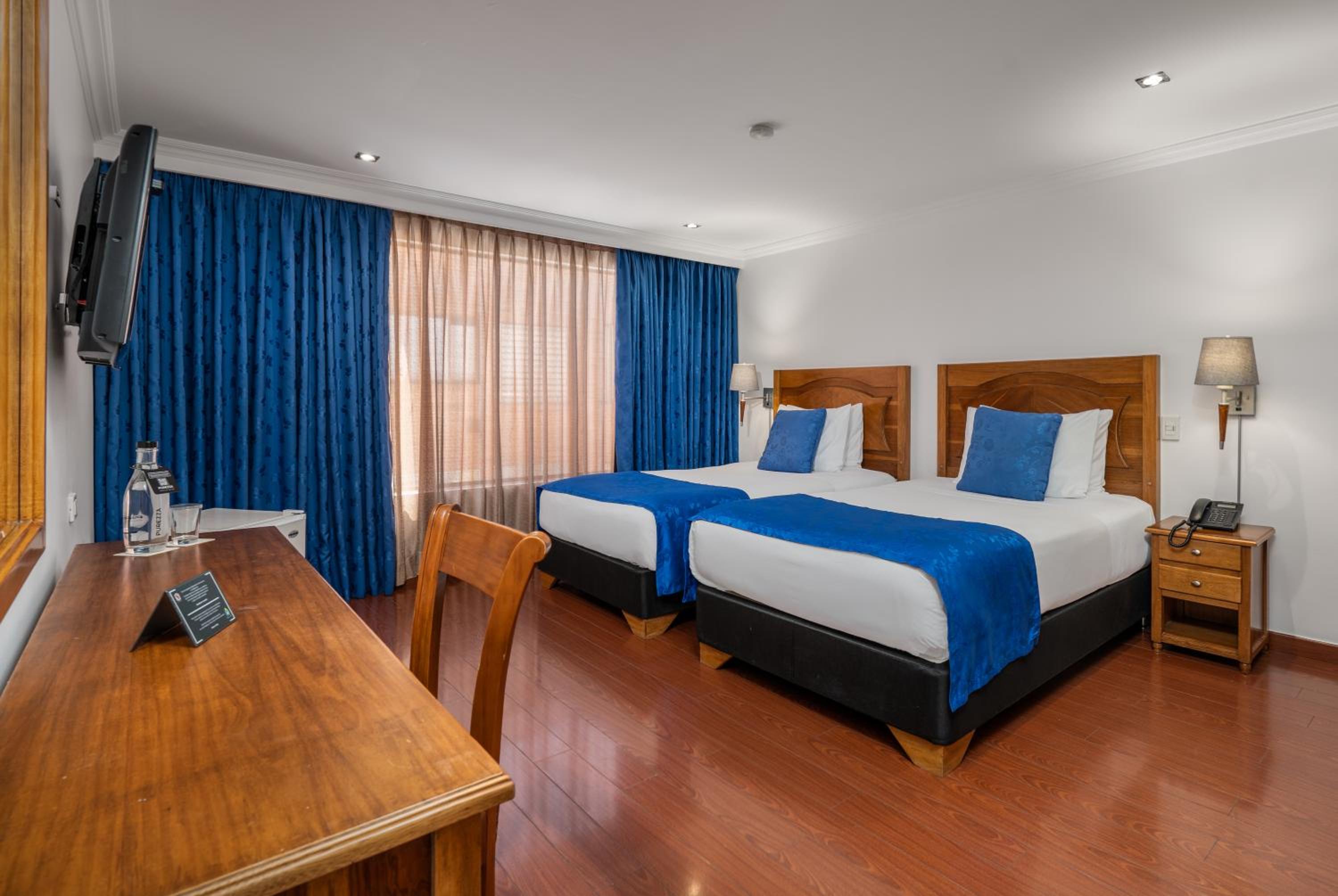 Twin Room - Photo 12