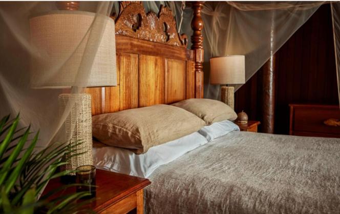 Bed & Sleeping Area