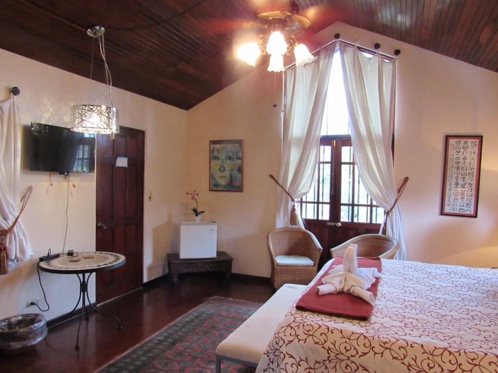 Queen Room photo 1