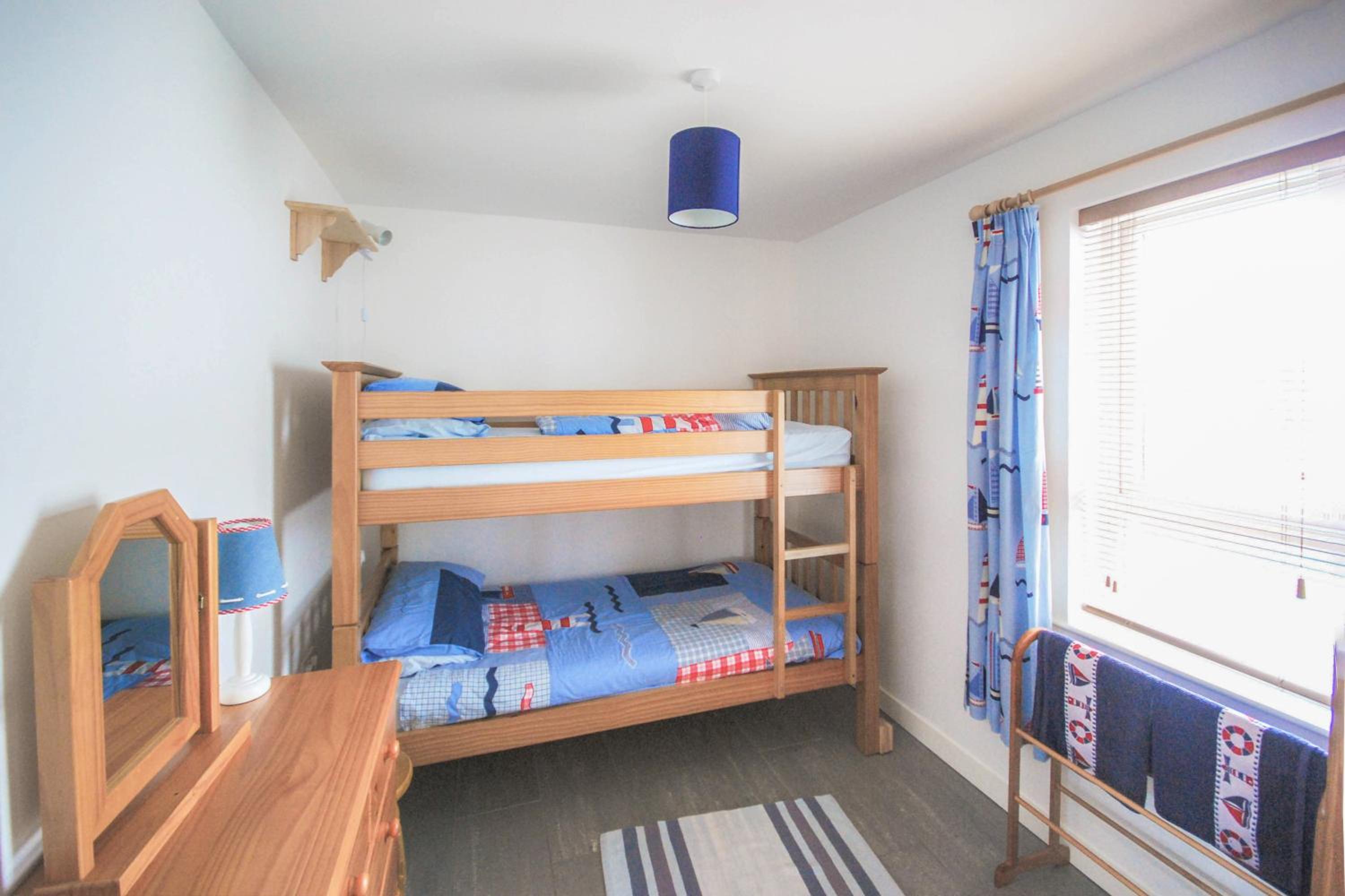 Five-Bedroom House photo 2