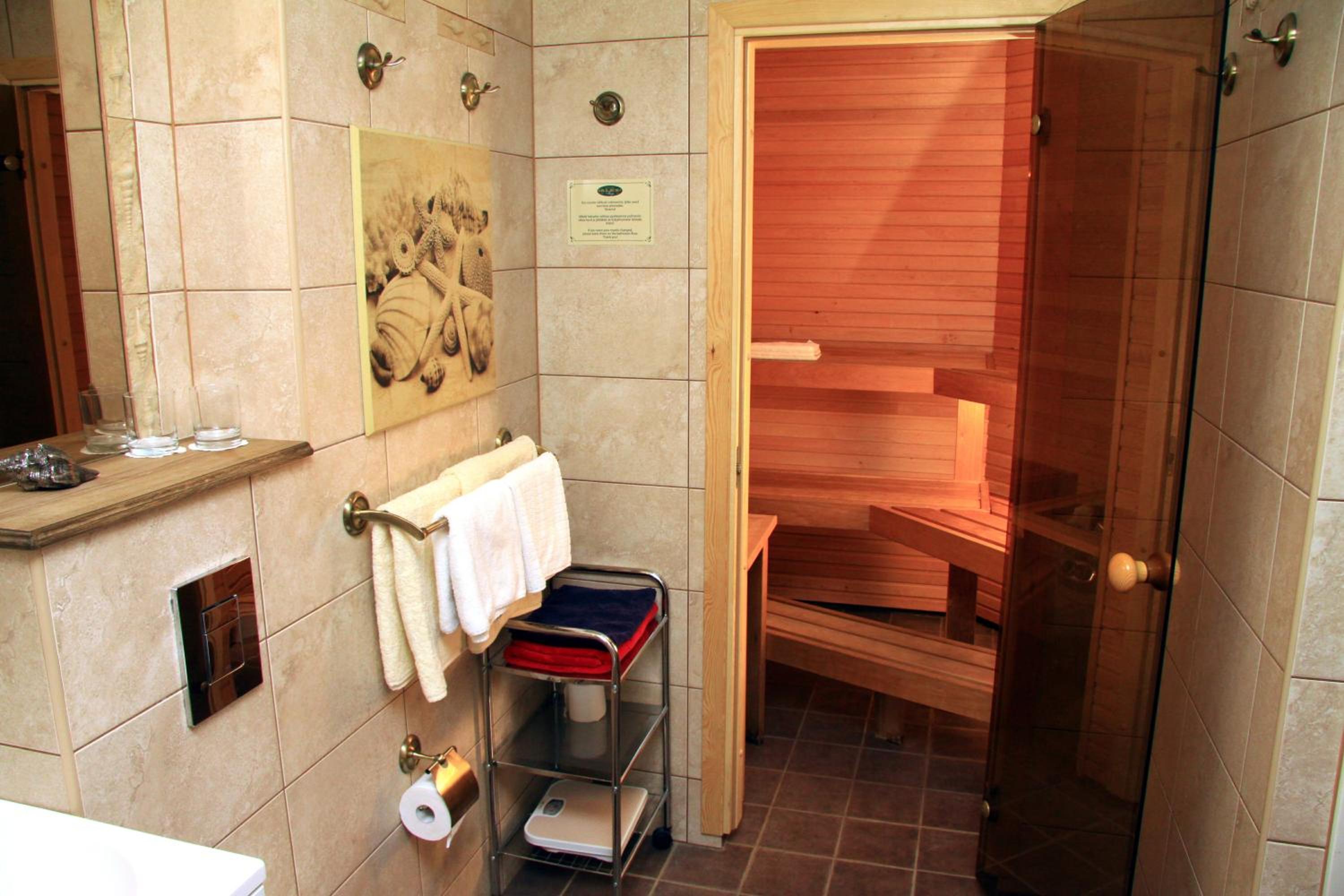 Apartment with Sauna - Photo 5