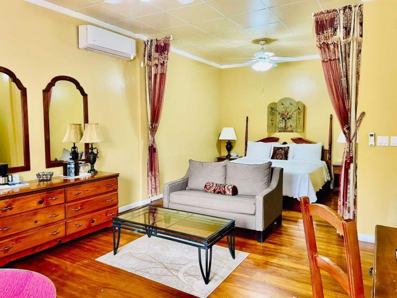 Superior King Room - Verandah Access photo 1