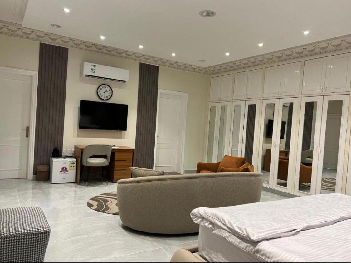 Superior King Suite photo 3