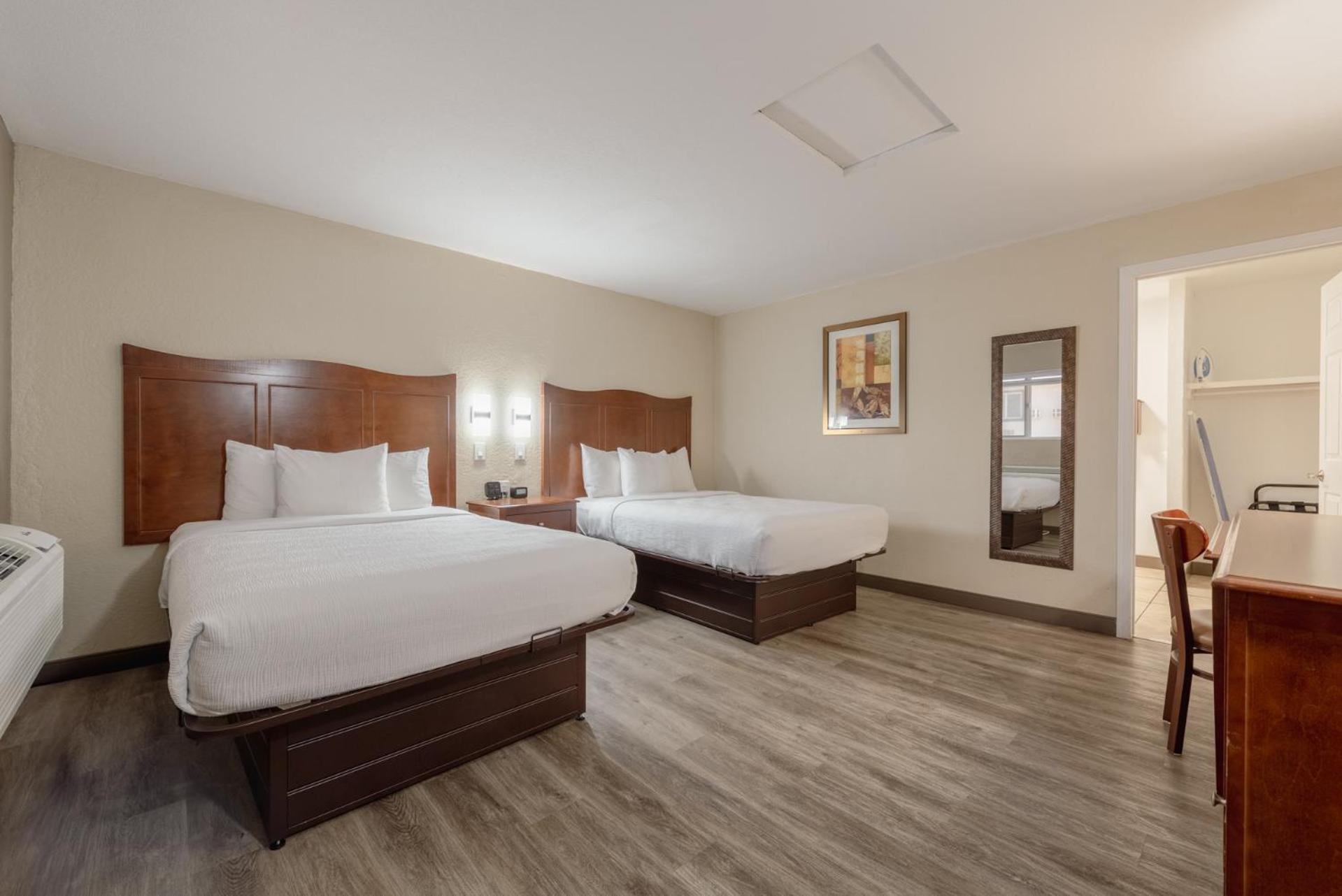 Double Room with Two Double Beds - Accessible/Non Smoking - Photo 1