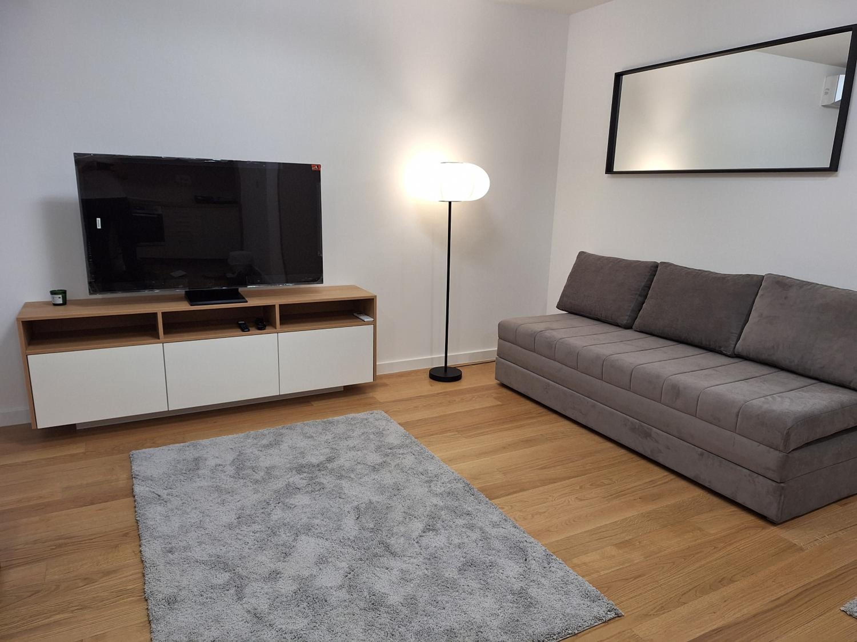 One-Bedroom Apartment photo 1