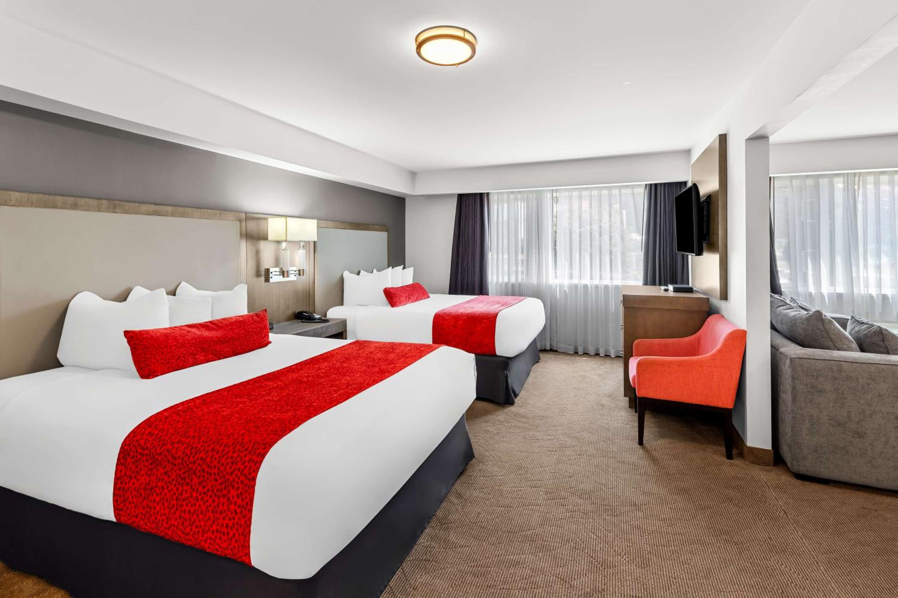 Queen Room with Two Queen Beds - Non-Smoking photo 1
