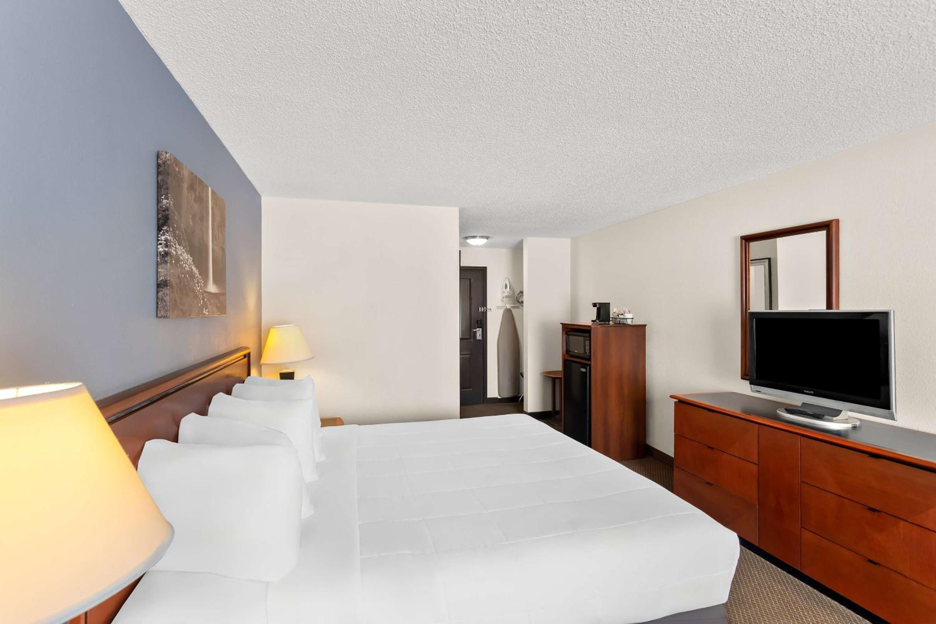 King Room - Upper Floor - Non Smoking photo 3