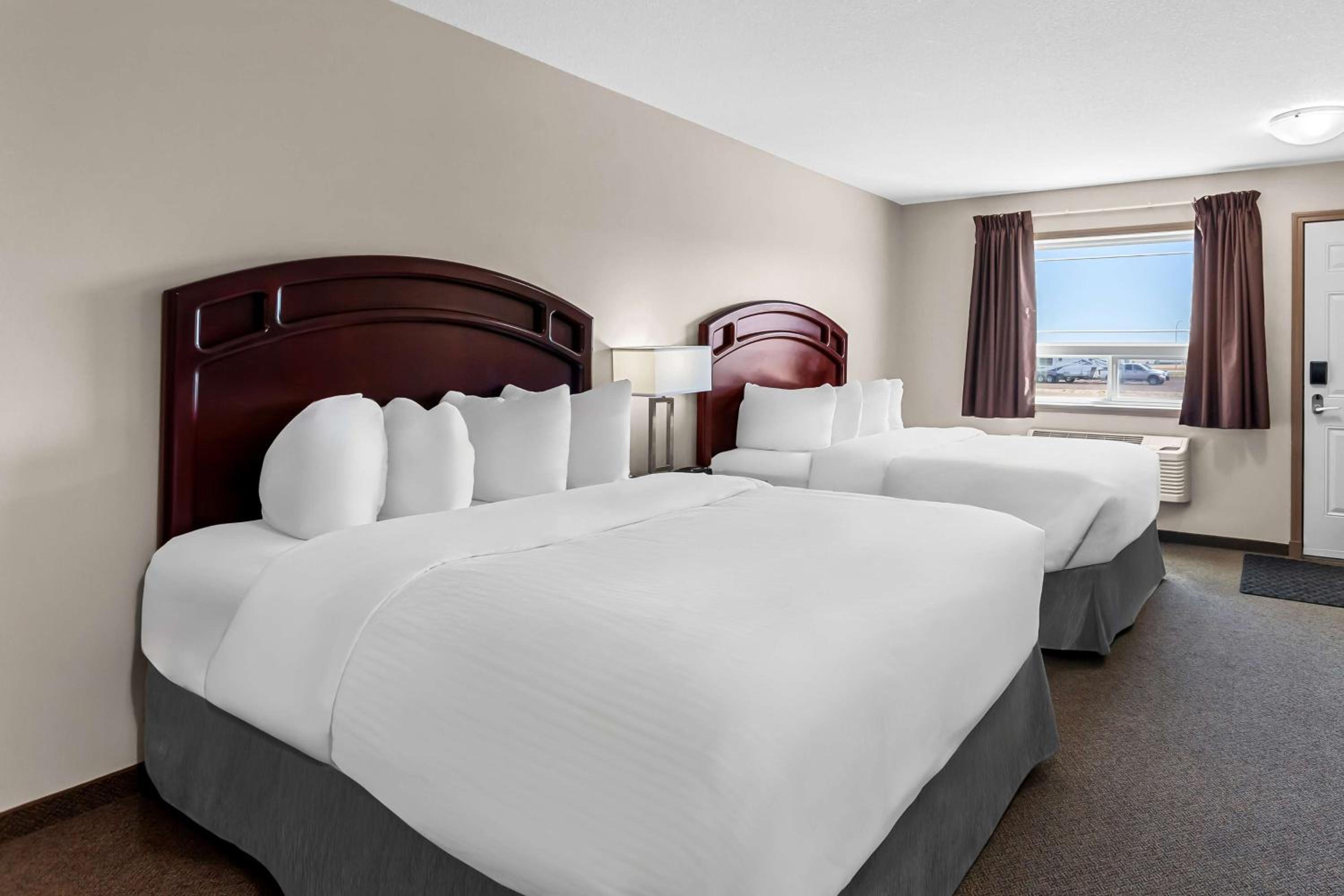Queen Room with Two Queen Beds photo 1