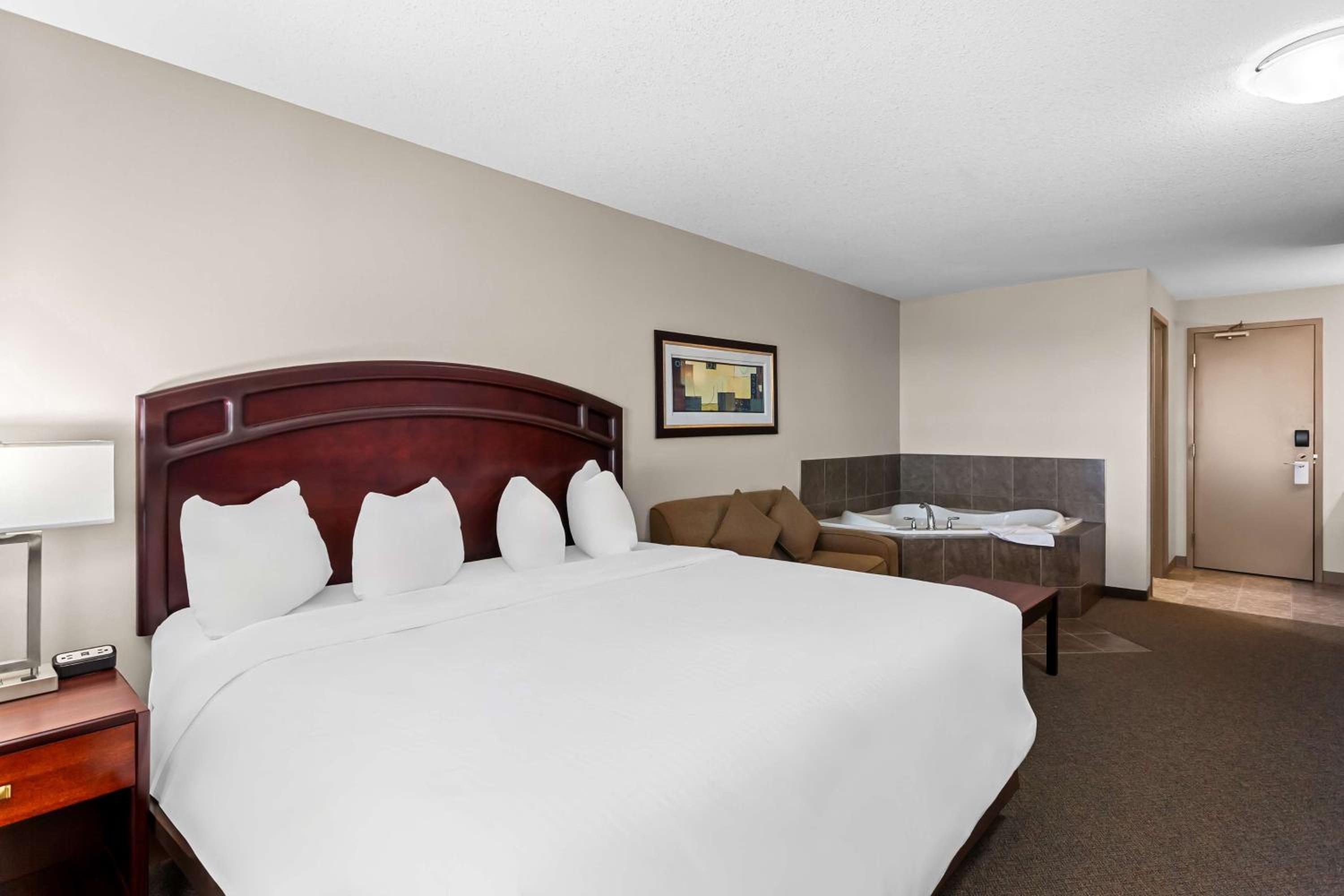 King Suite with Spa Bath photo 1