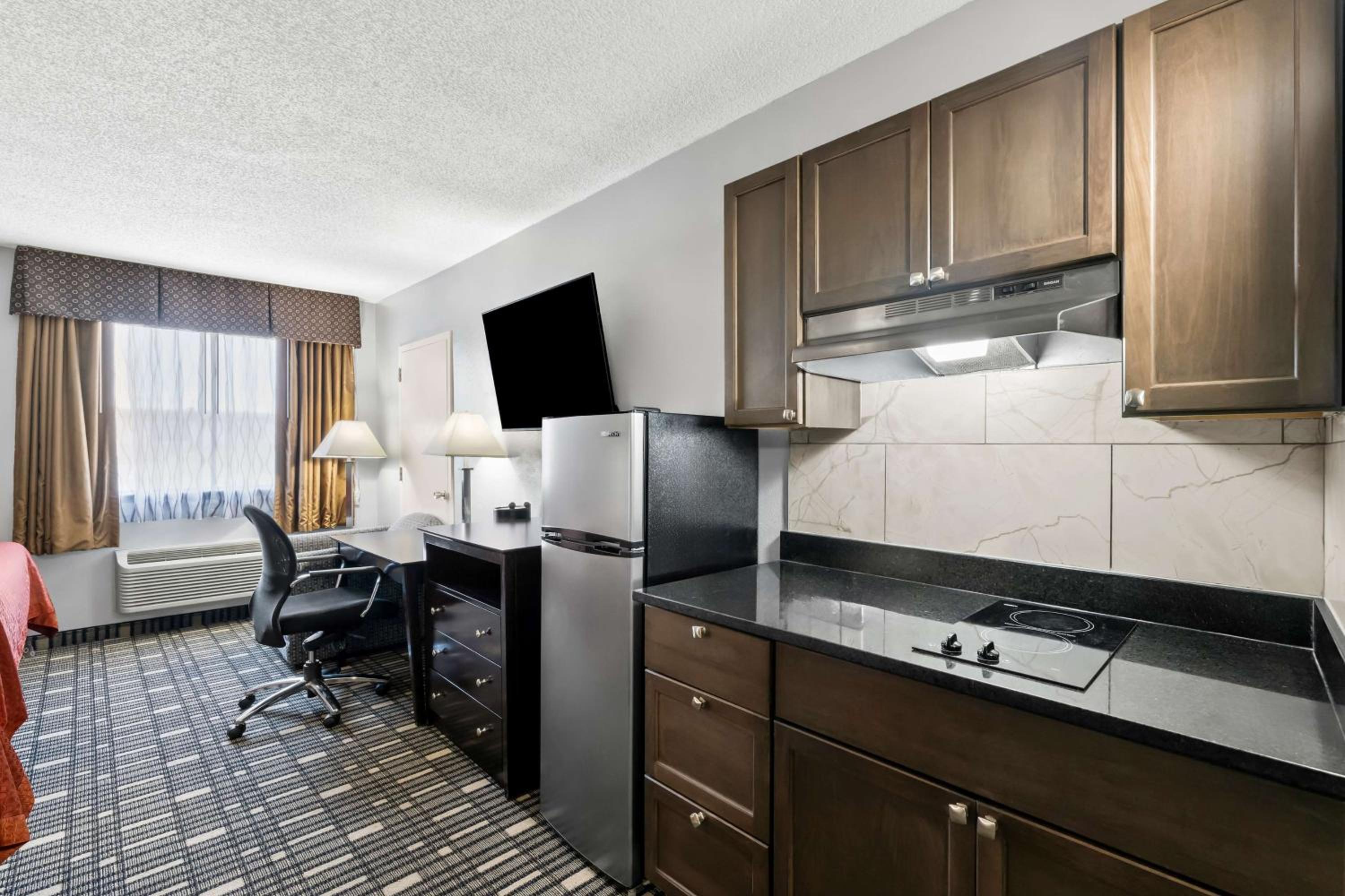 Queen Room with Two Queen Beds and Kitchenette - Photo 4