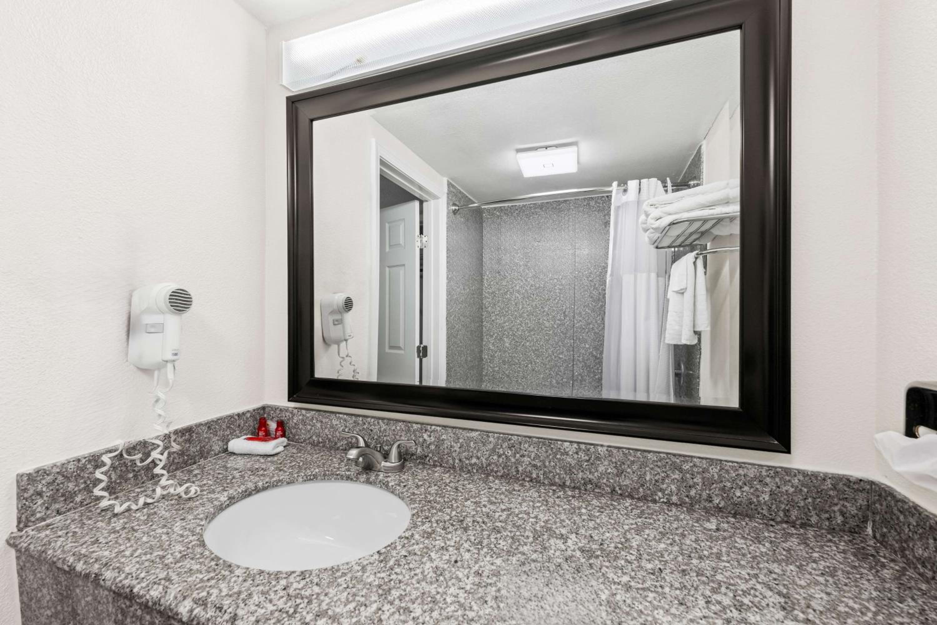 King Suite with Living Area - Photo 5