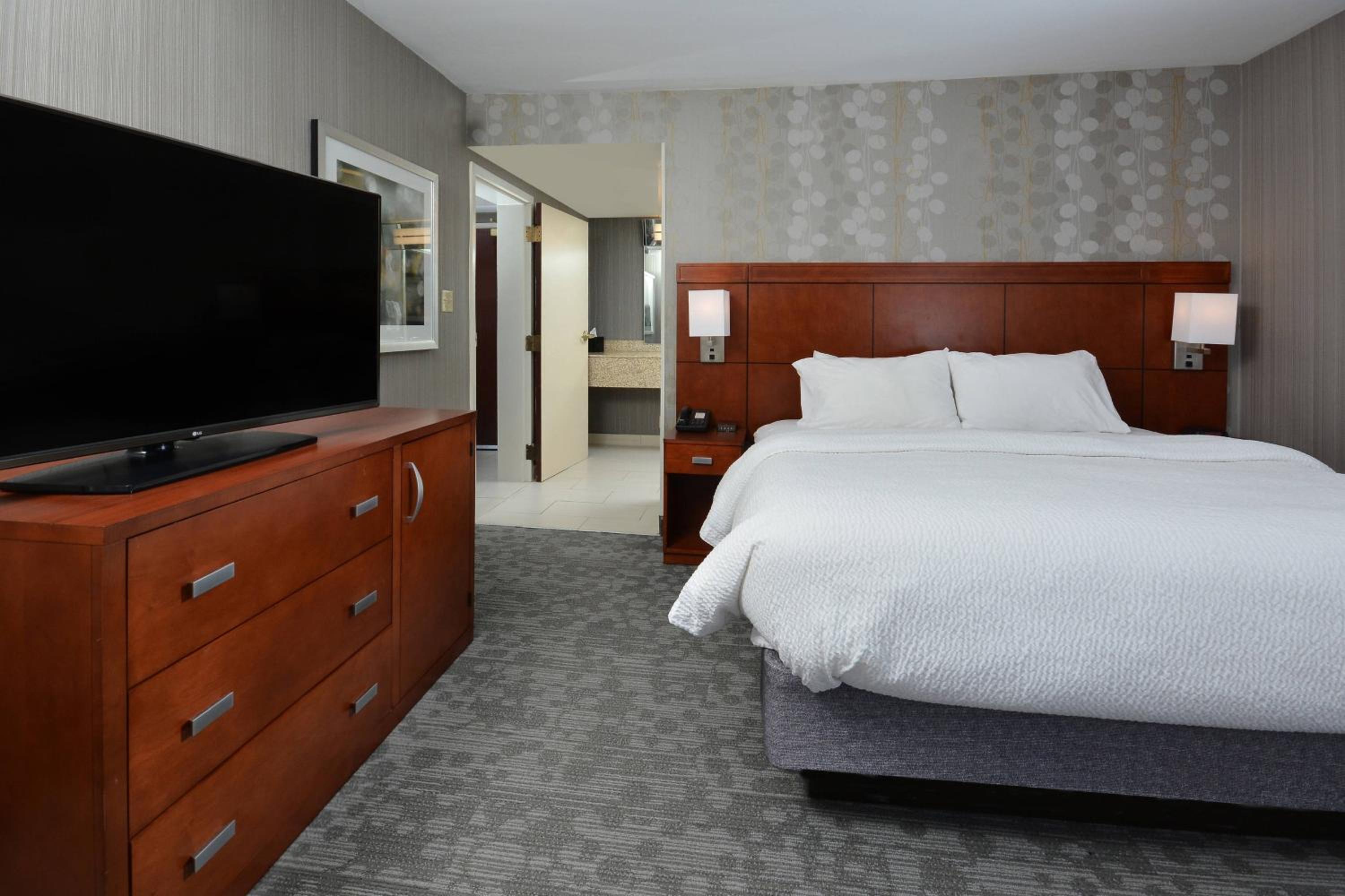 One-Bedroom King Suite with Sofa Bed - Photo 2