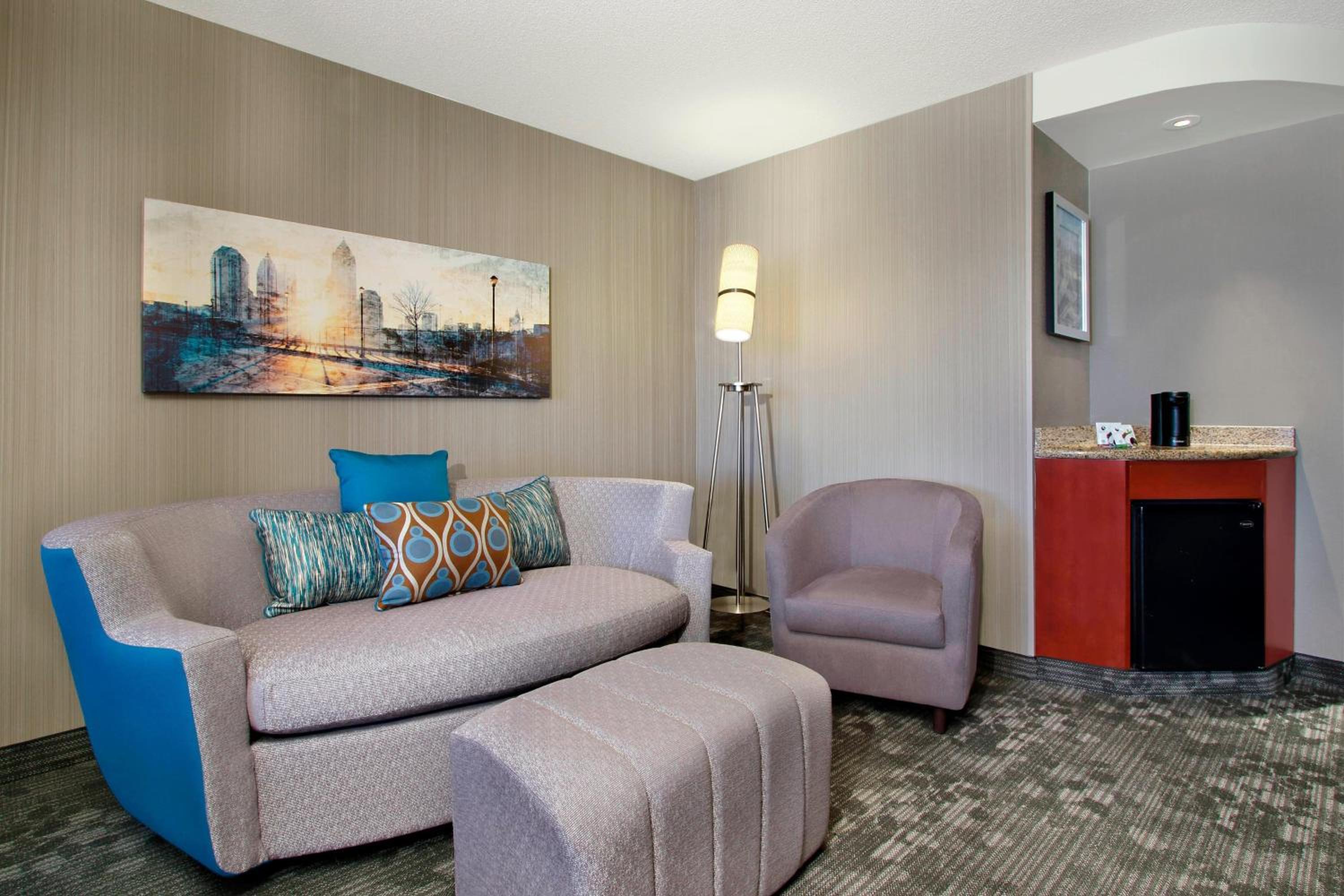 King Room with Sofa Bed - Photo 3