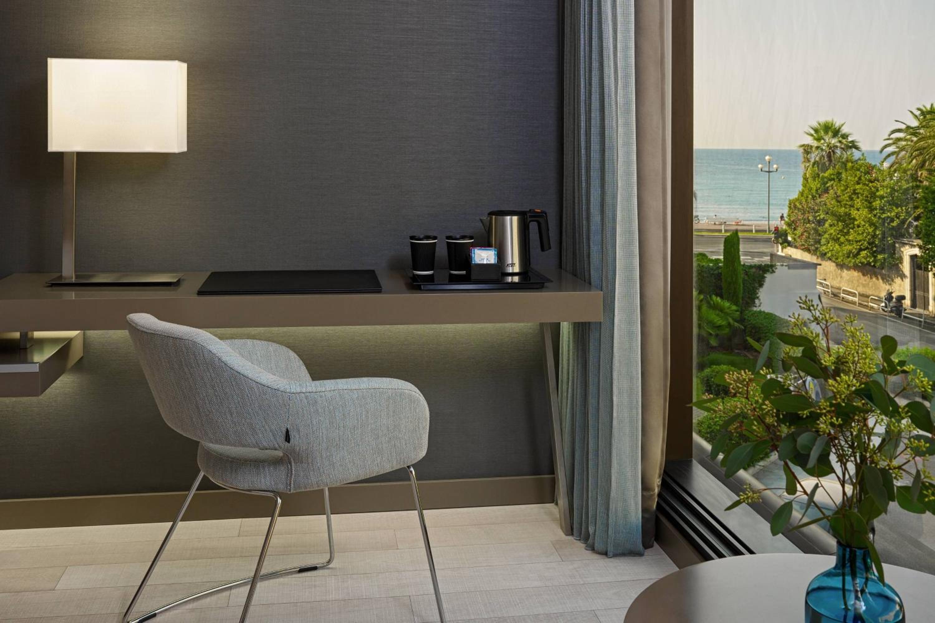 Deluxe Twin Room with Partial Sea View thumbnail 6