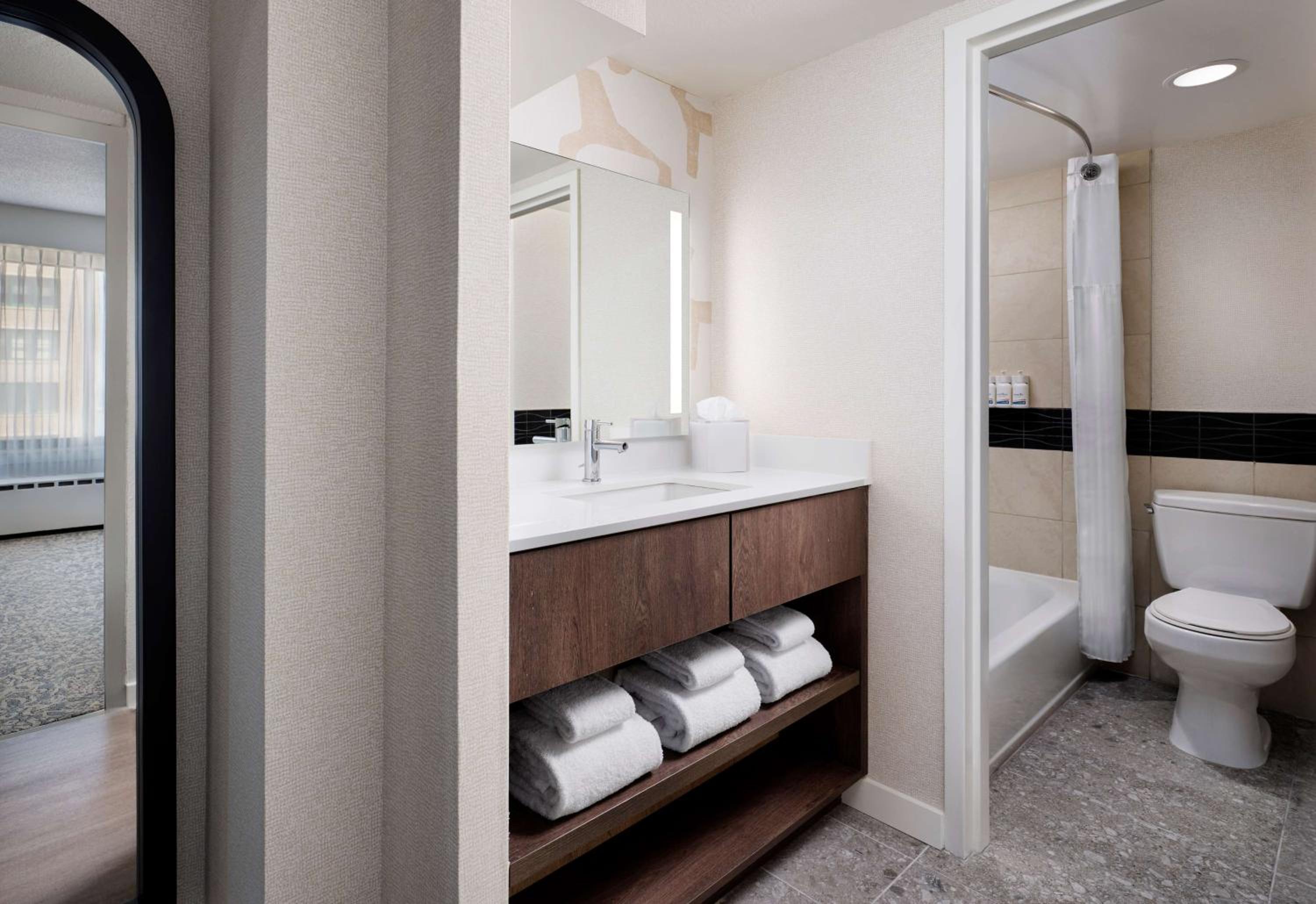 One Bedroom Suite King - Photo 2