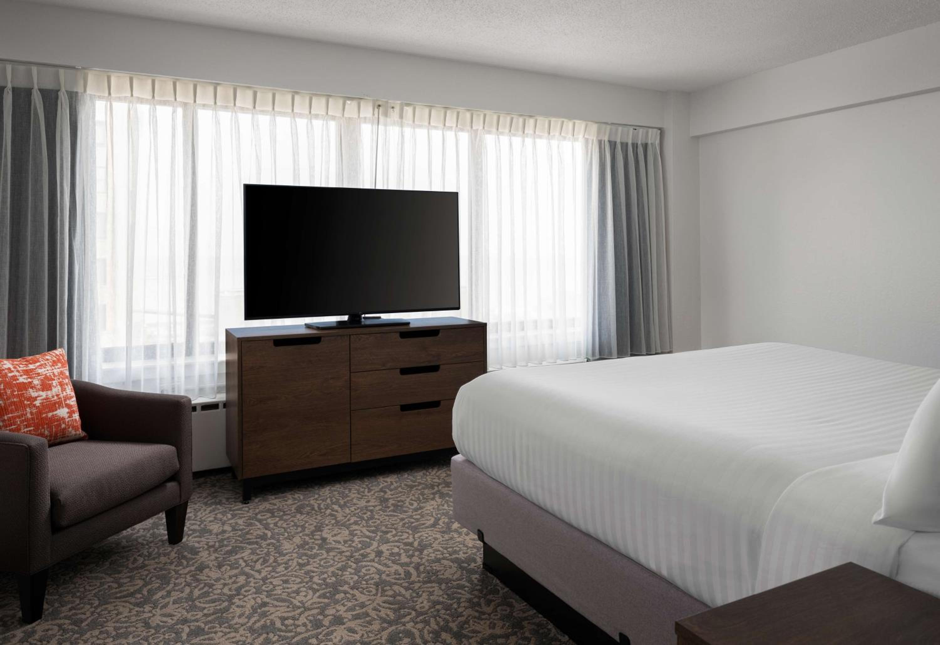 Two Bedroom Suite King and Queen - Photo 9