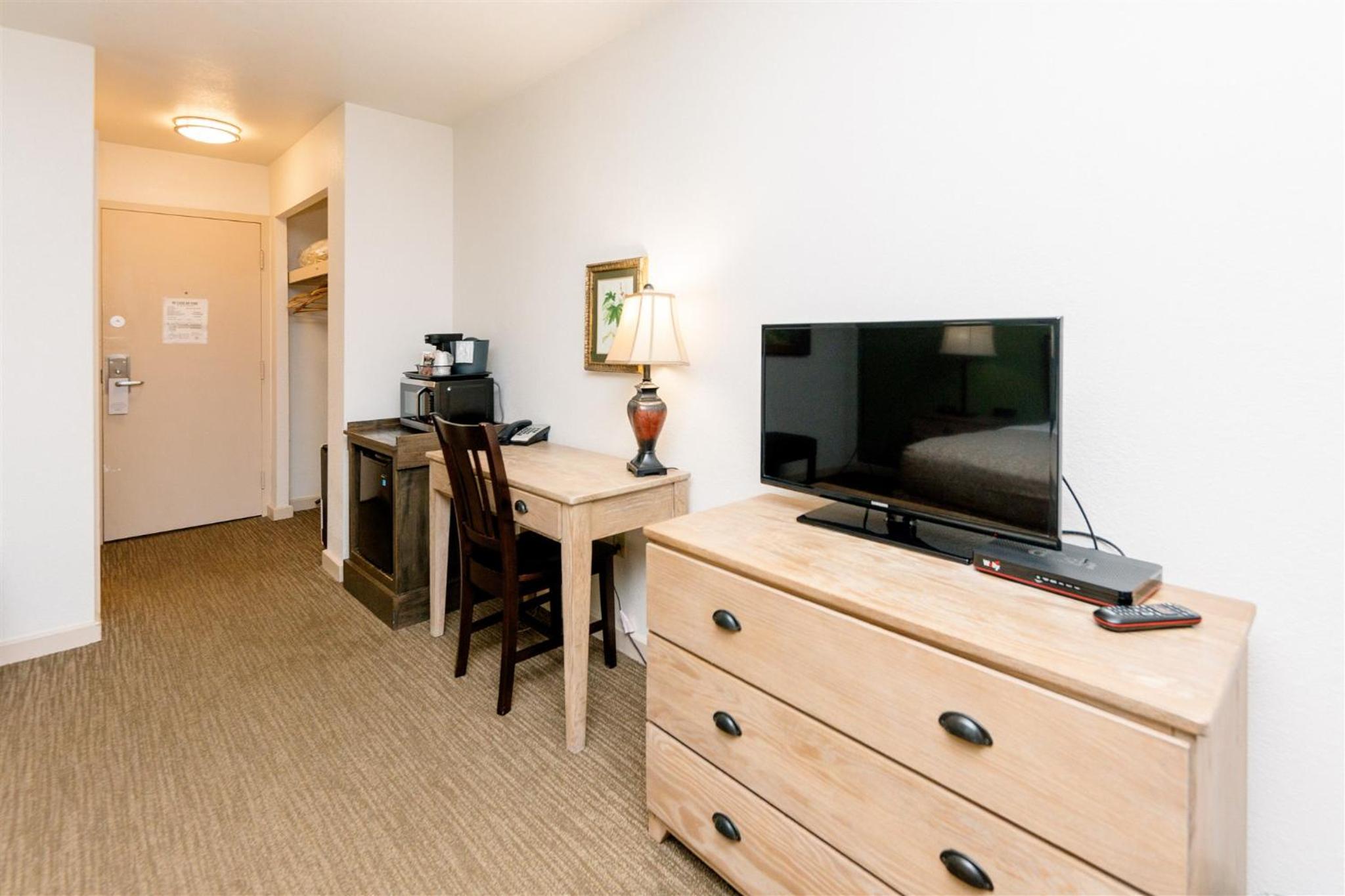Deluxe Queen Room with Two Queen Beds and Courtyard View