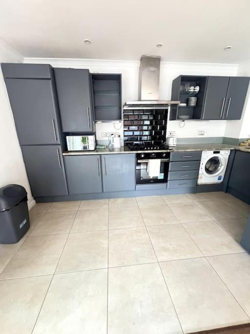 Three-Bedroom House photo 3