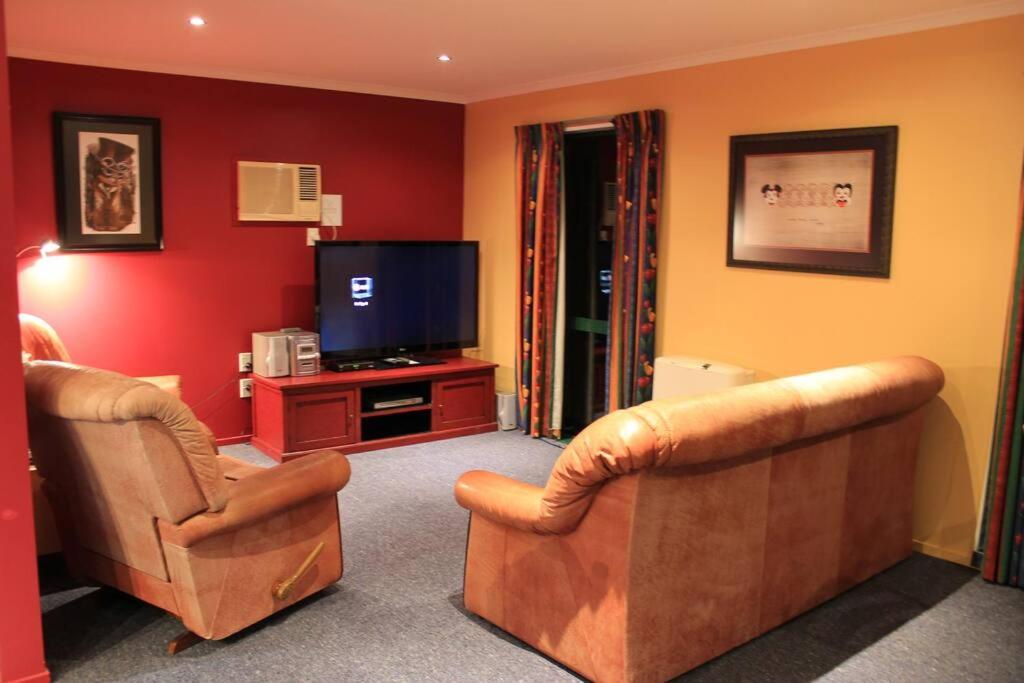 Two-Bedroom House photo 2