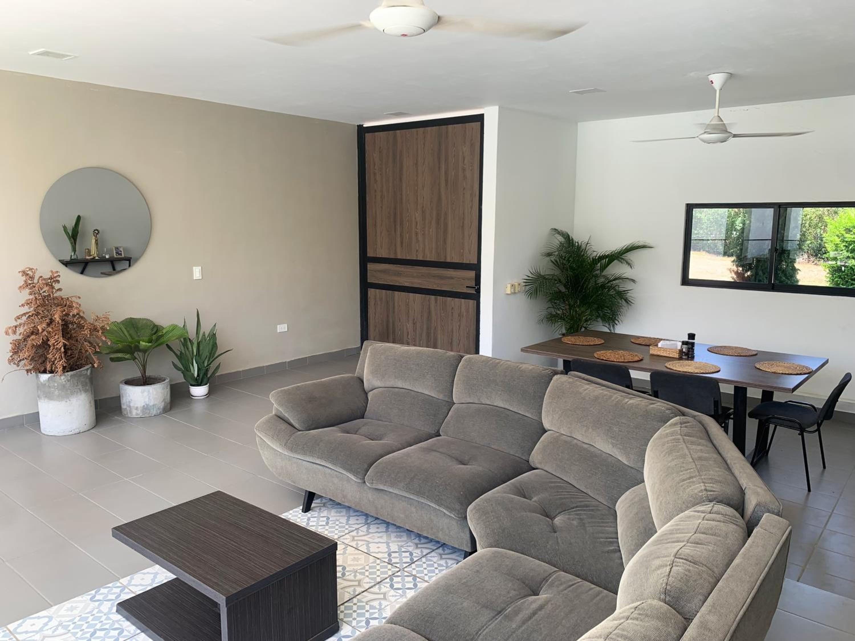 Six-Bedroom House photo 1