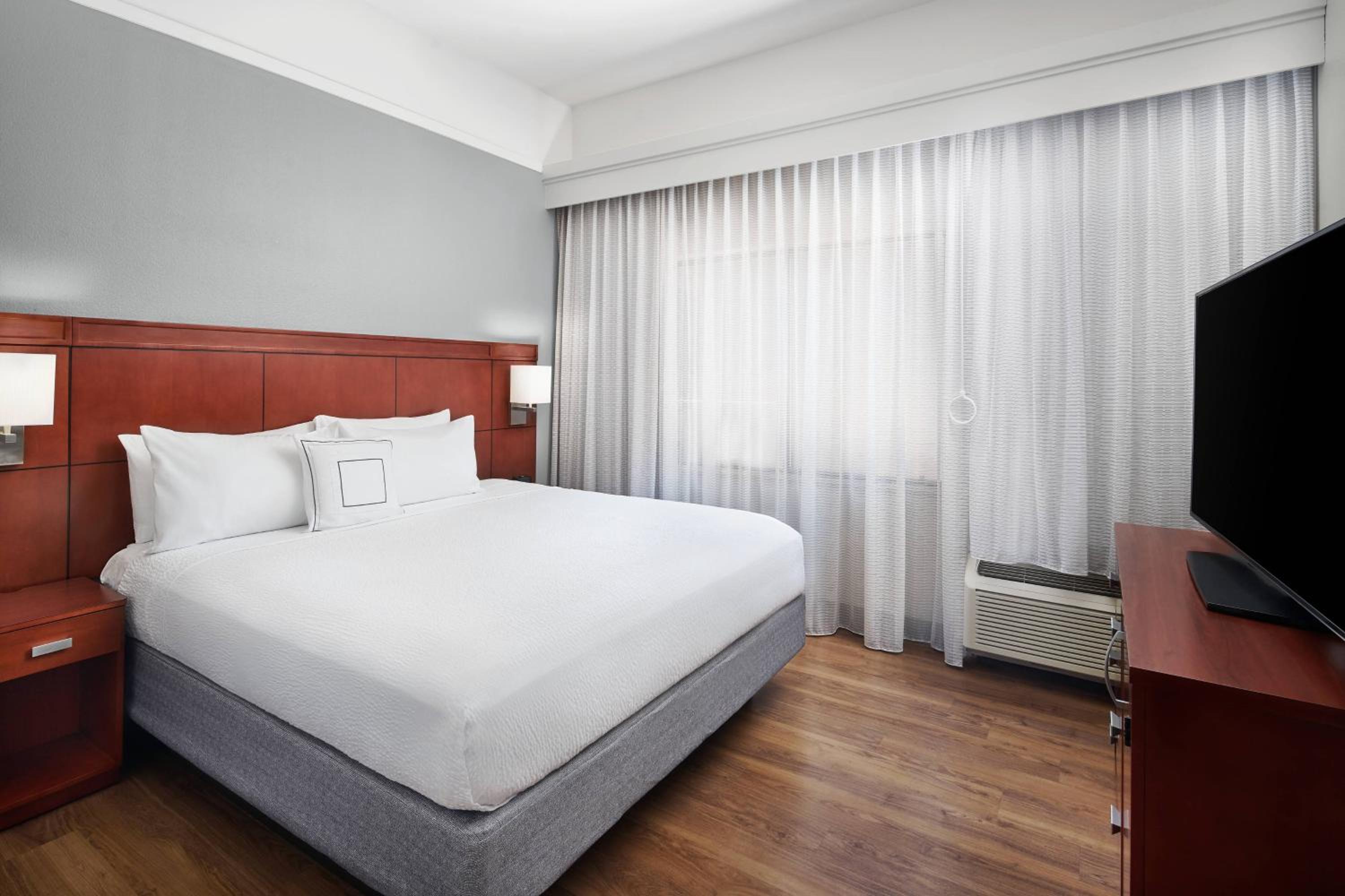 King Guest Room with Poolside - Photo 1