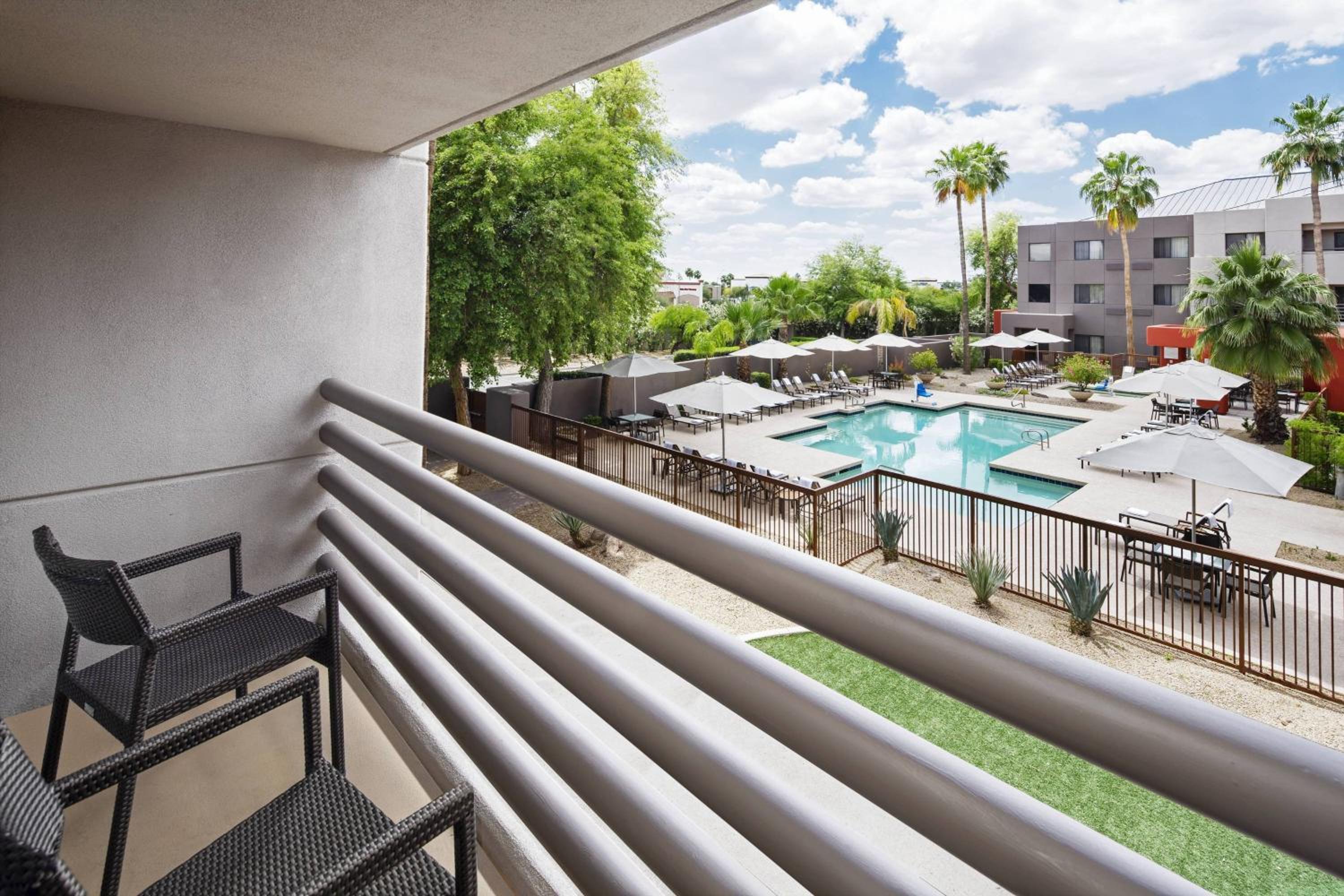 King Room with Pool View - Photo 7