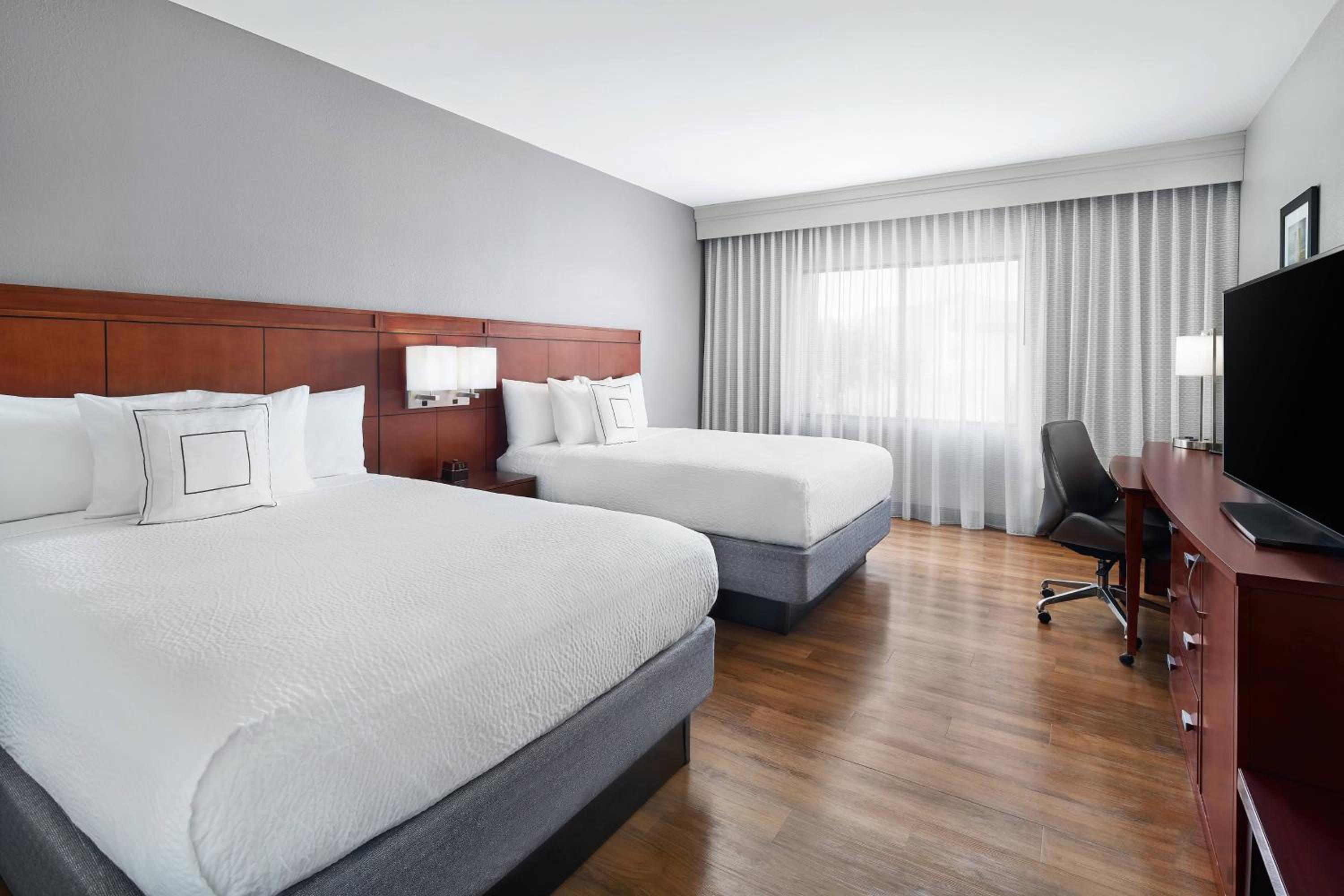 Double Room with Two Double Beds - Photo 1