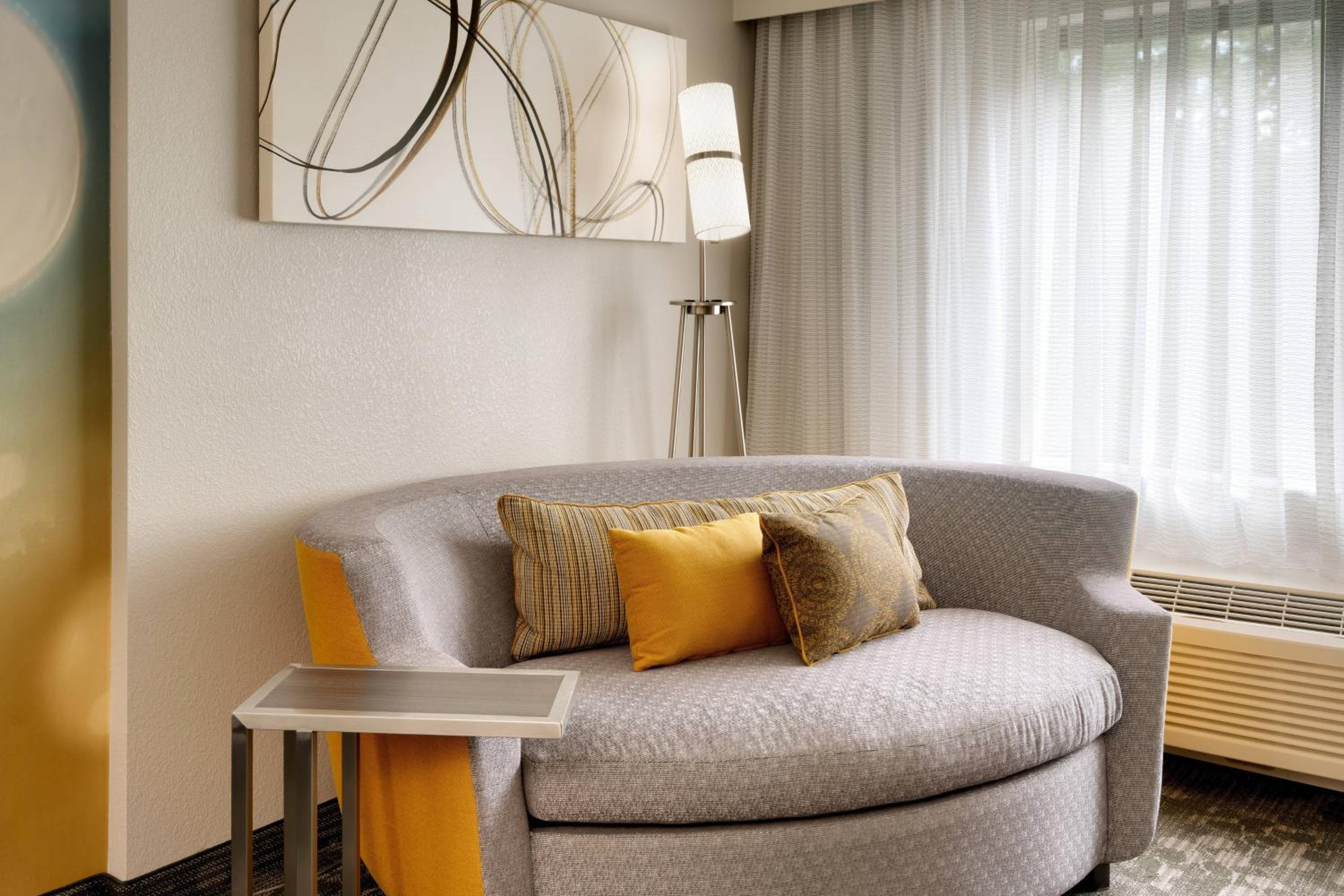 King Room with Sofa Bed - Photo 2