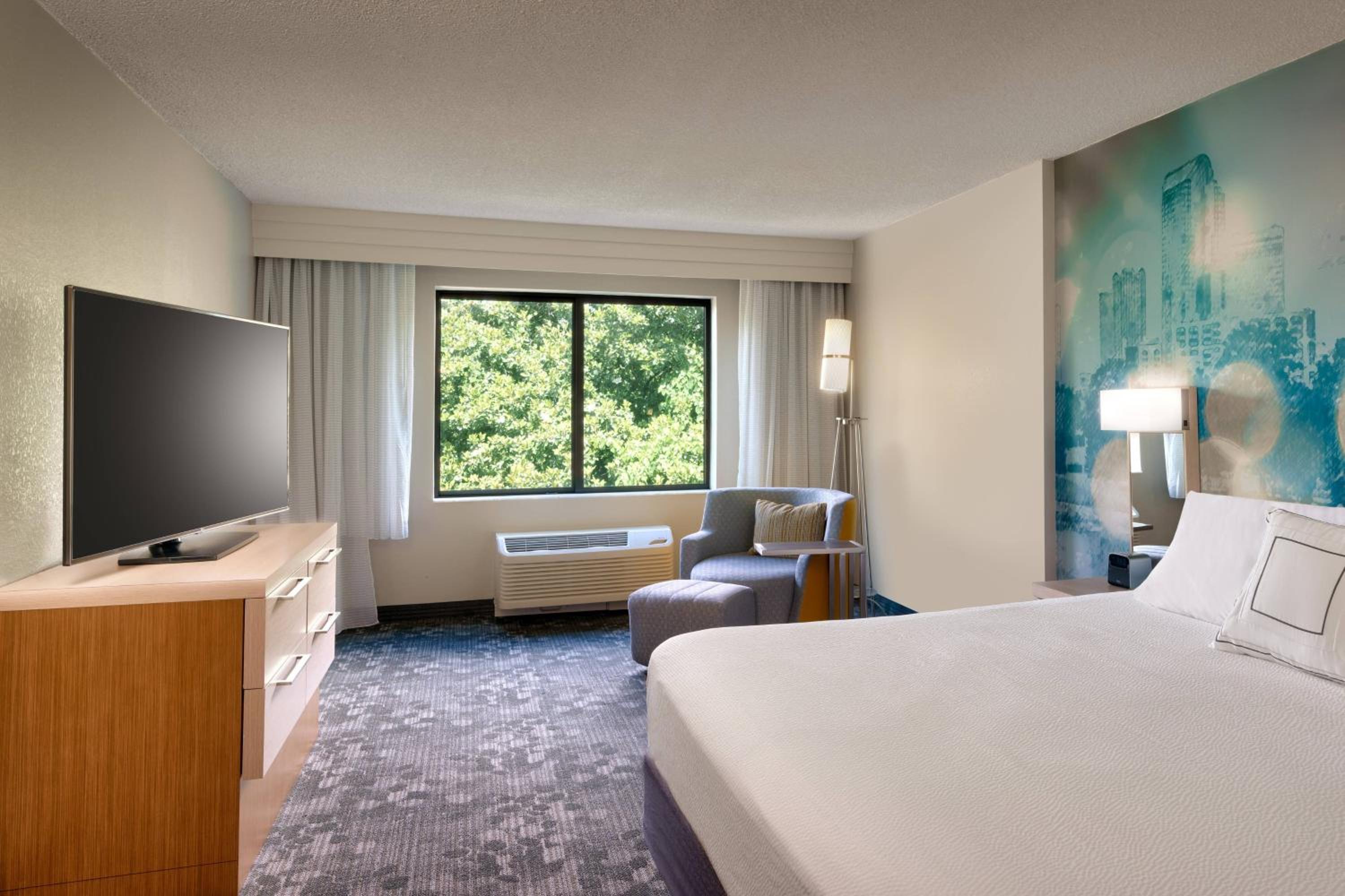 One-Bedroom King Suite - Photo 4