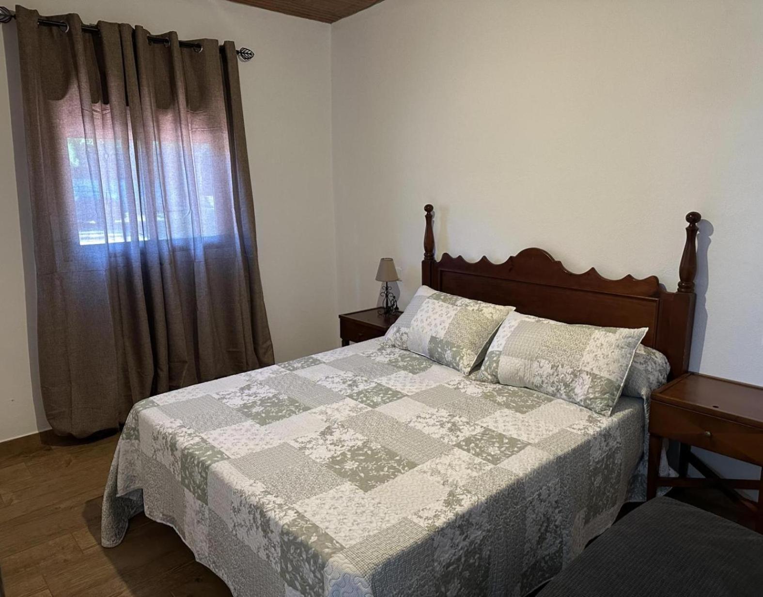 Three-Bedroom Apartment with Mountain View photo 3