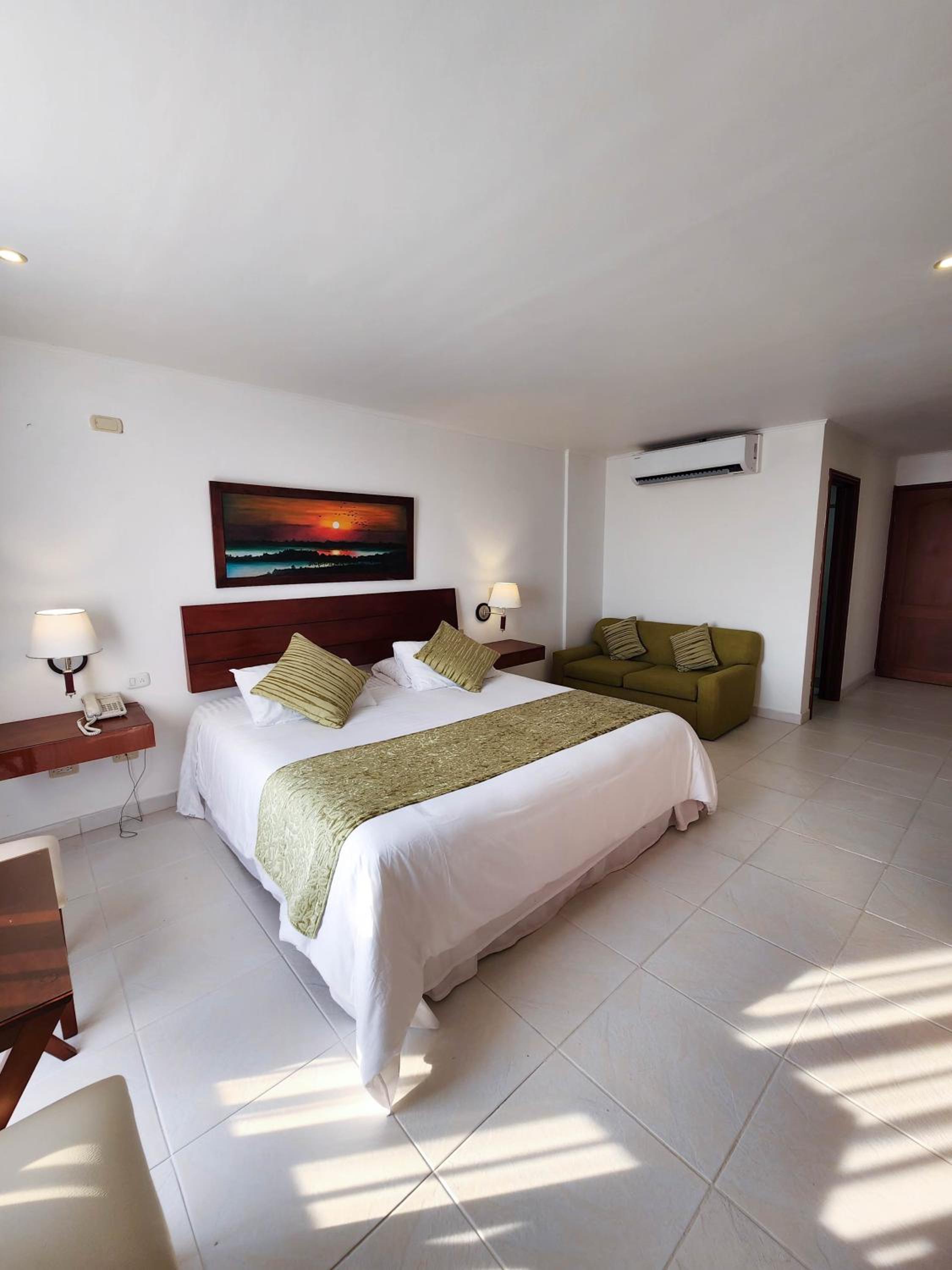 Deluxe King Suite