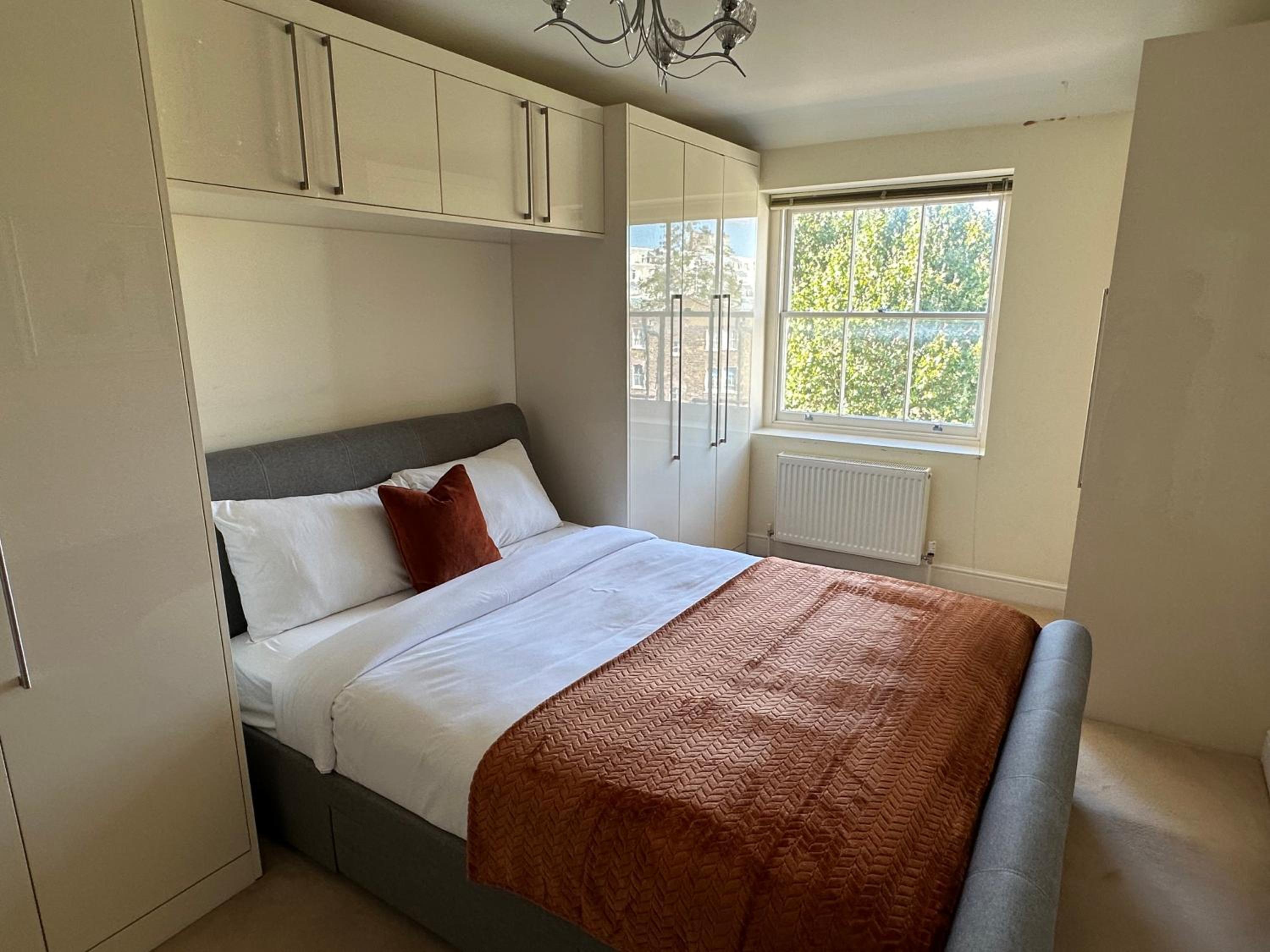 Classic One-Bedroom Apartment with King Bed photo 2