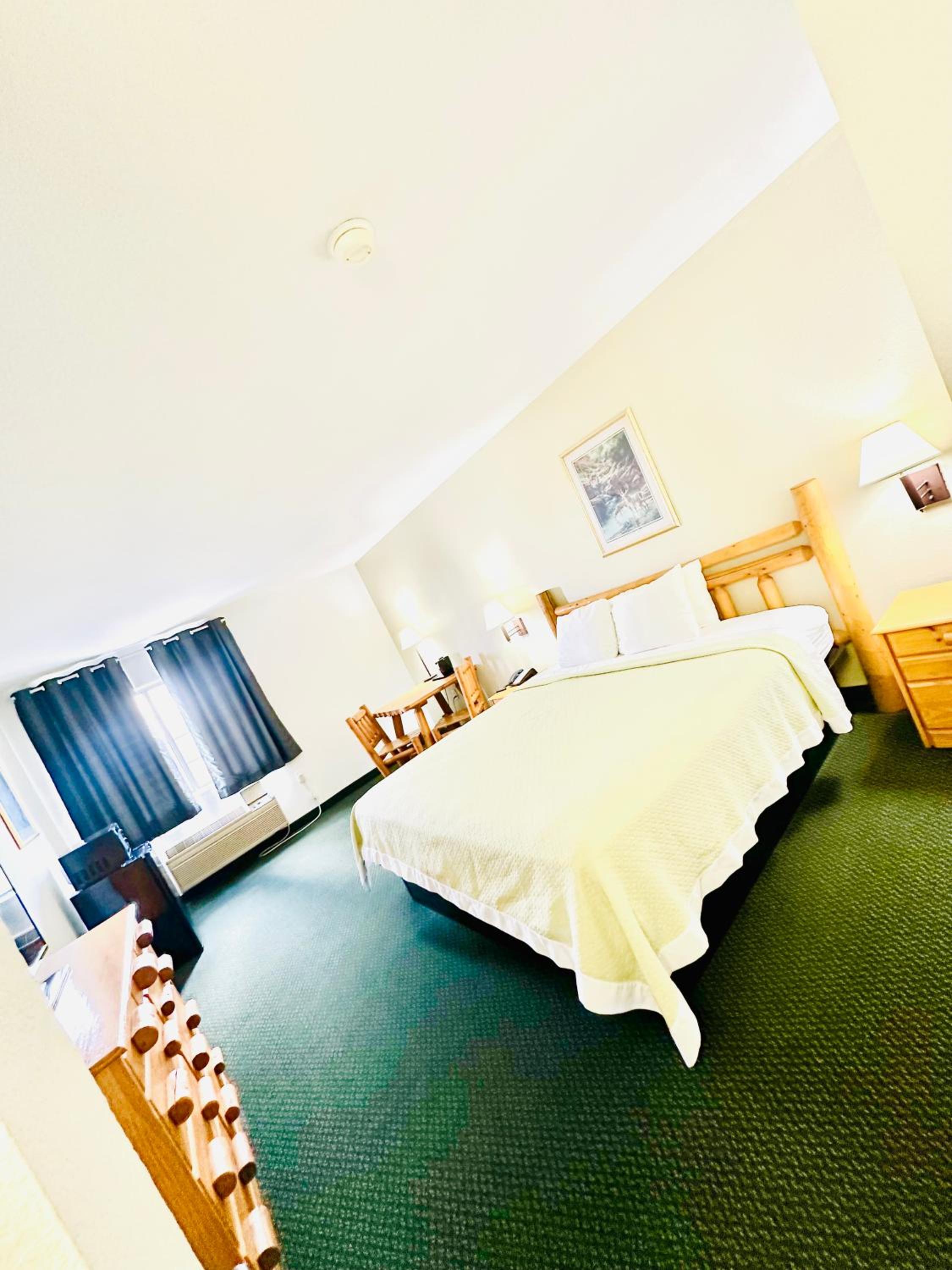 King Room - Non-Smoking - Photo 1