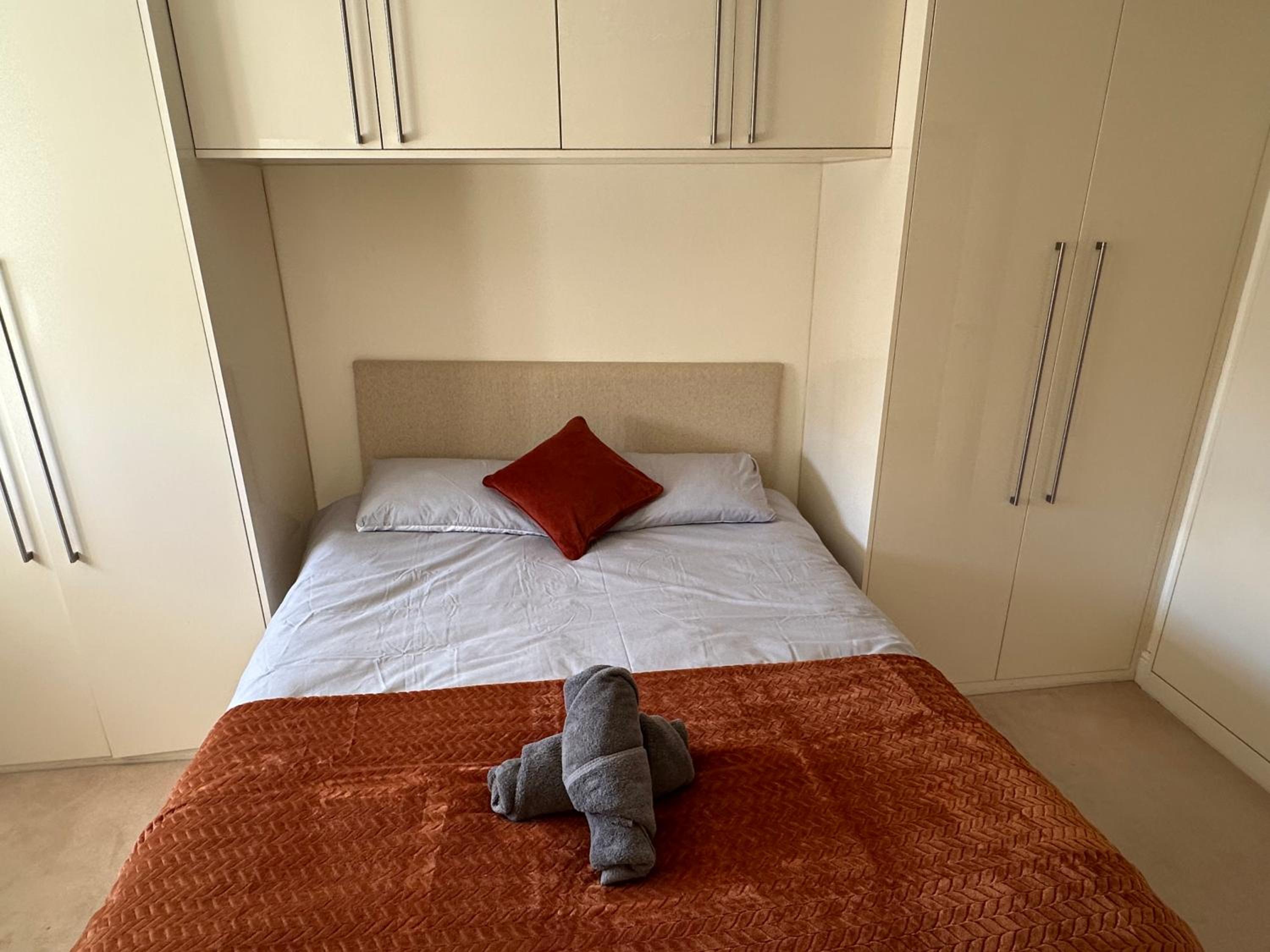 Deluxe One-Bedroom Apartment photo 1