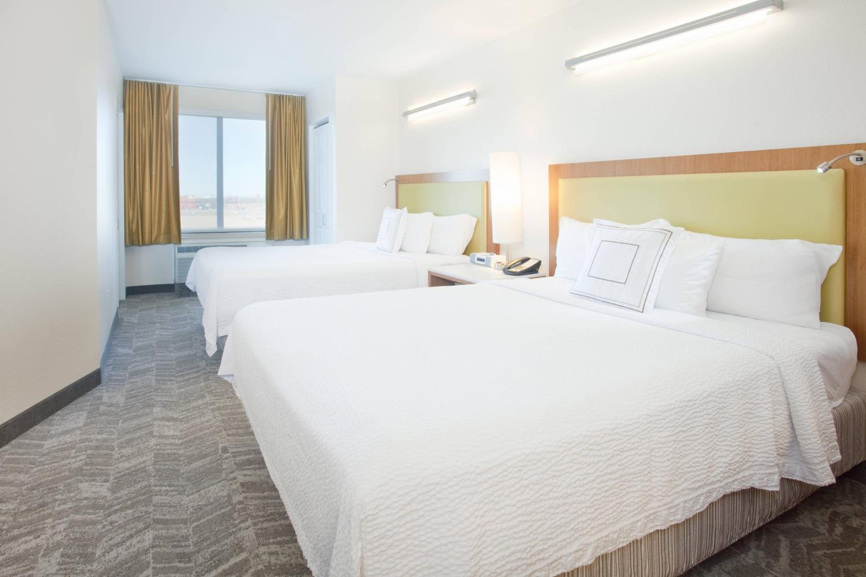 Queen Suite with Sofa Bed - Photo 4