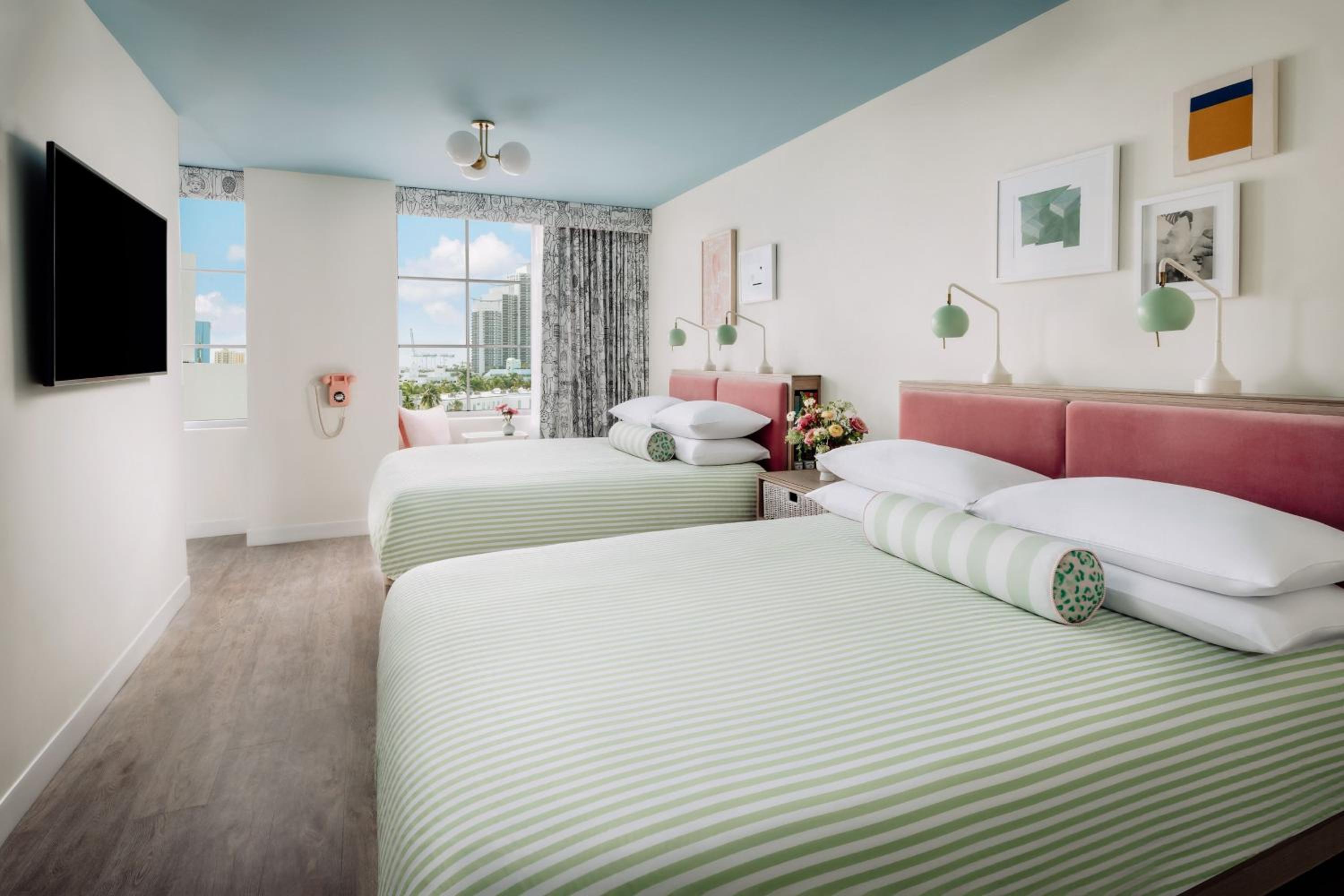 Standard Queen Room - Photo 9