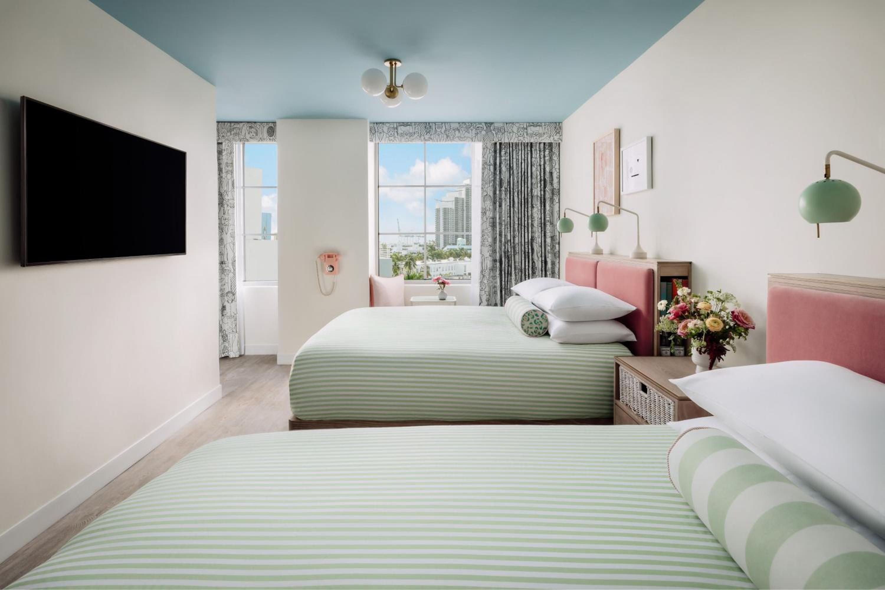 Standard Queen Room - Photo 8