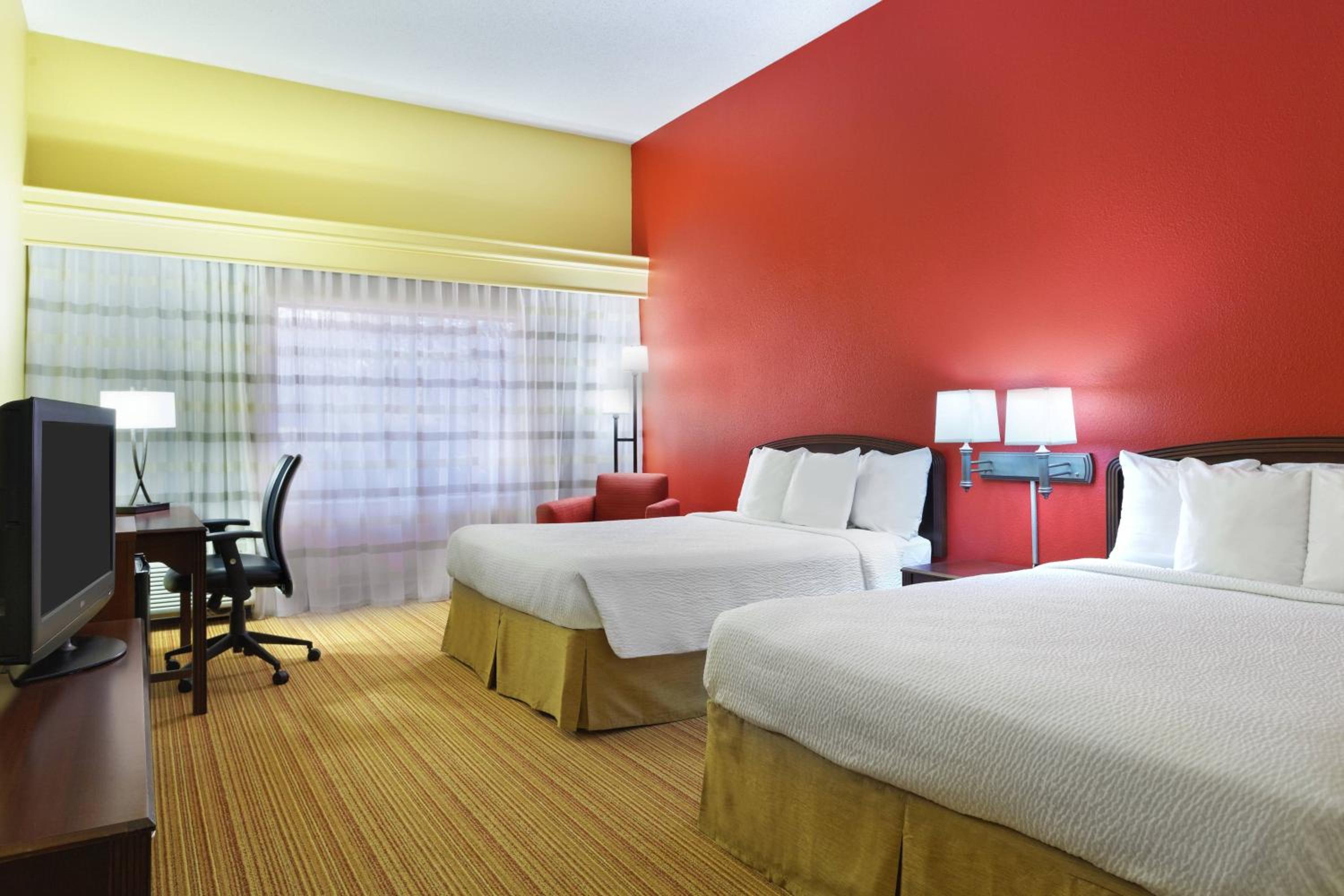 Queen Room with Two Queen Beds - Photo 1