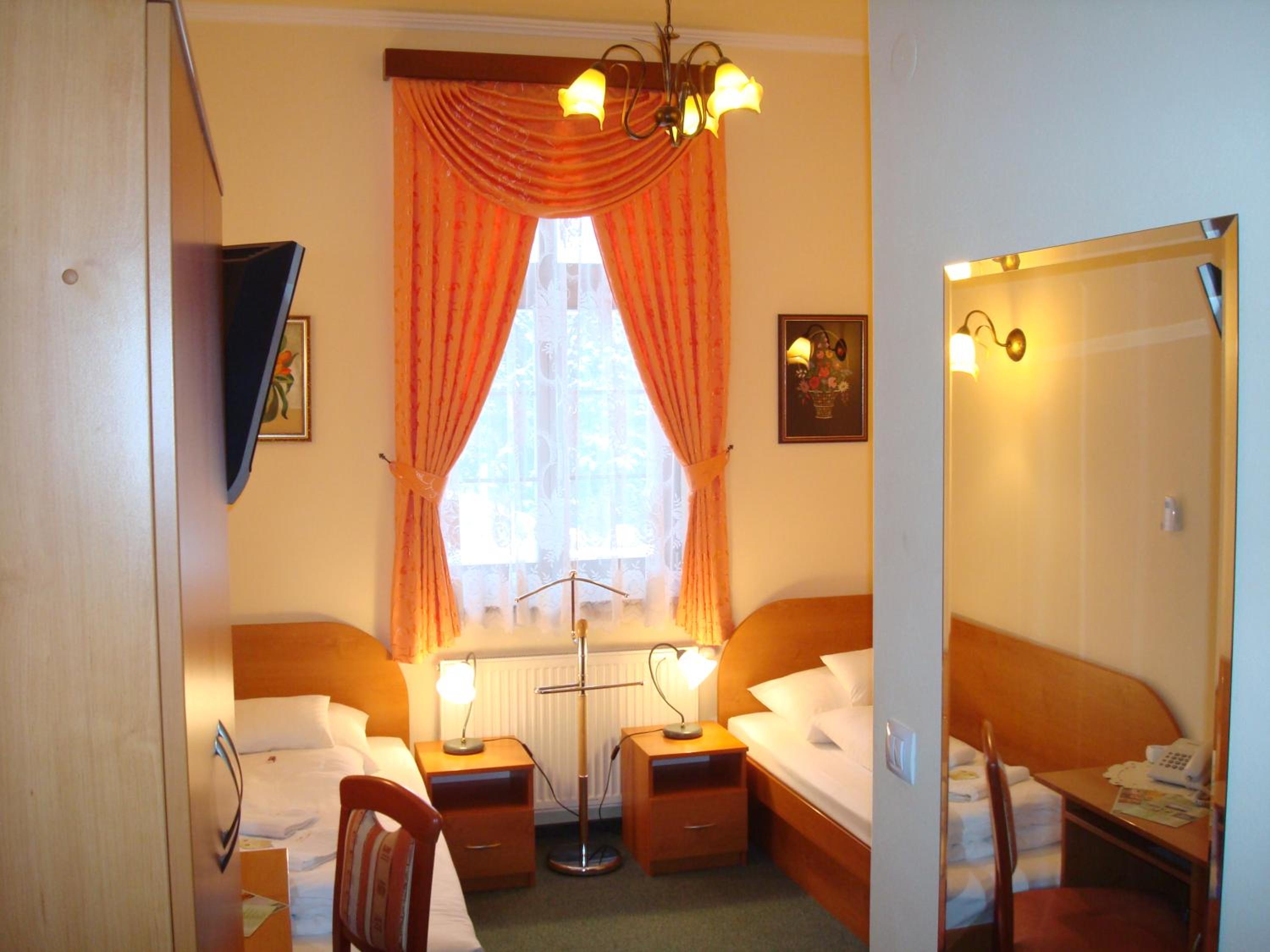 Standard Twin Room photo 2