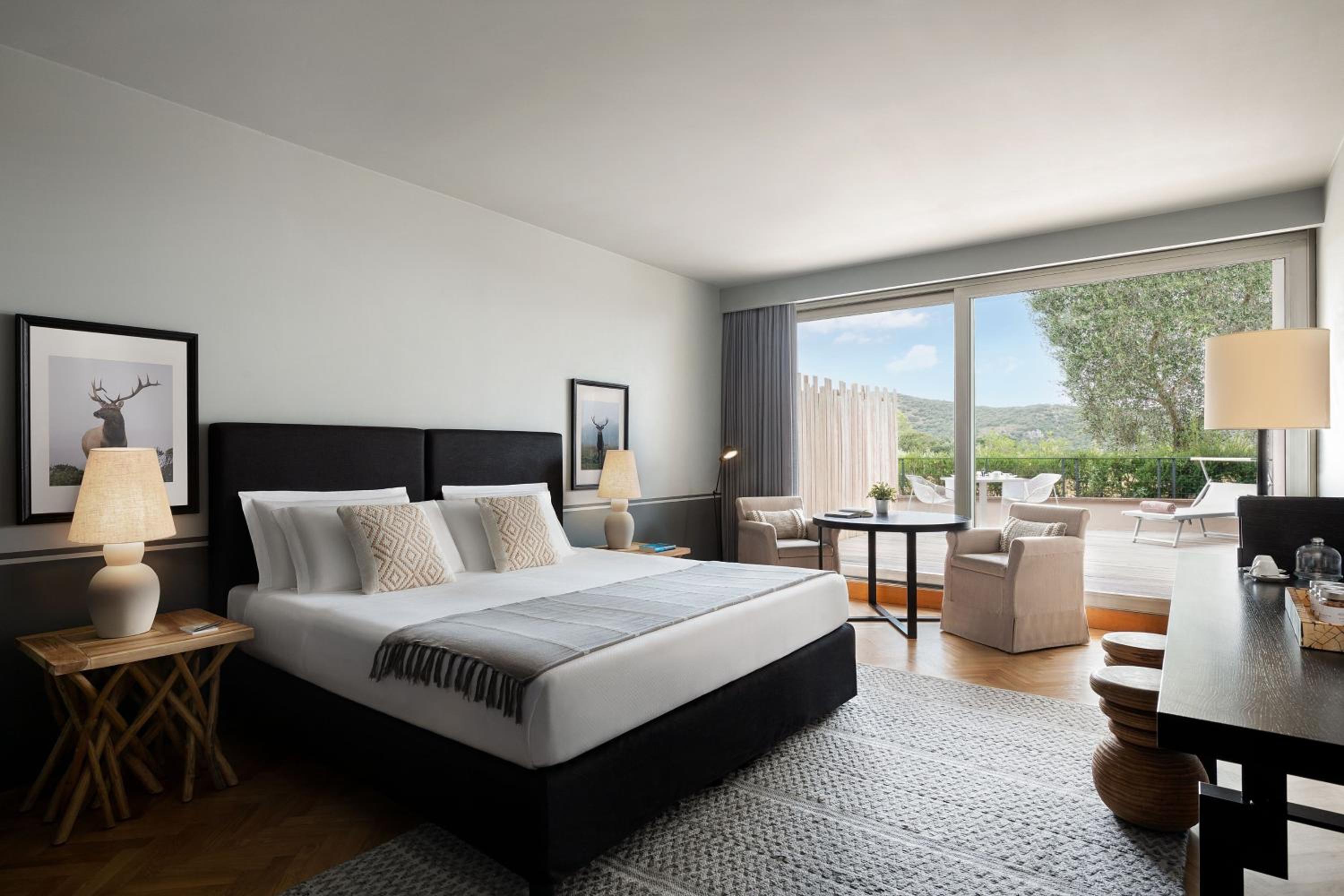 Junior Twin Suite with Balcony and Garden View - Photo 1
