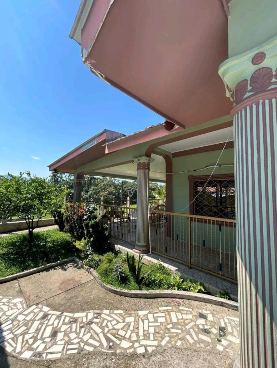 Four-Bedroom House photo 3