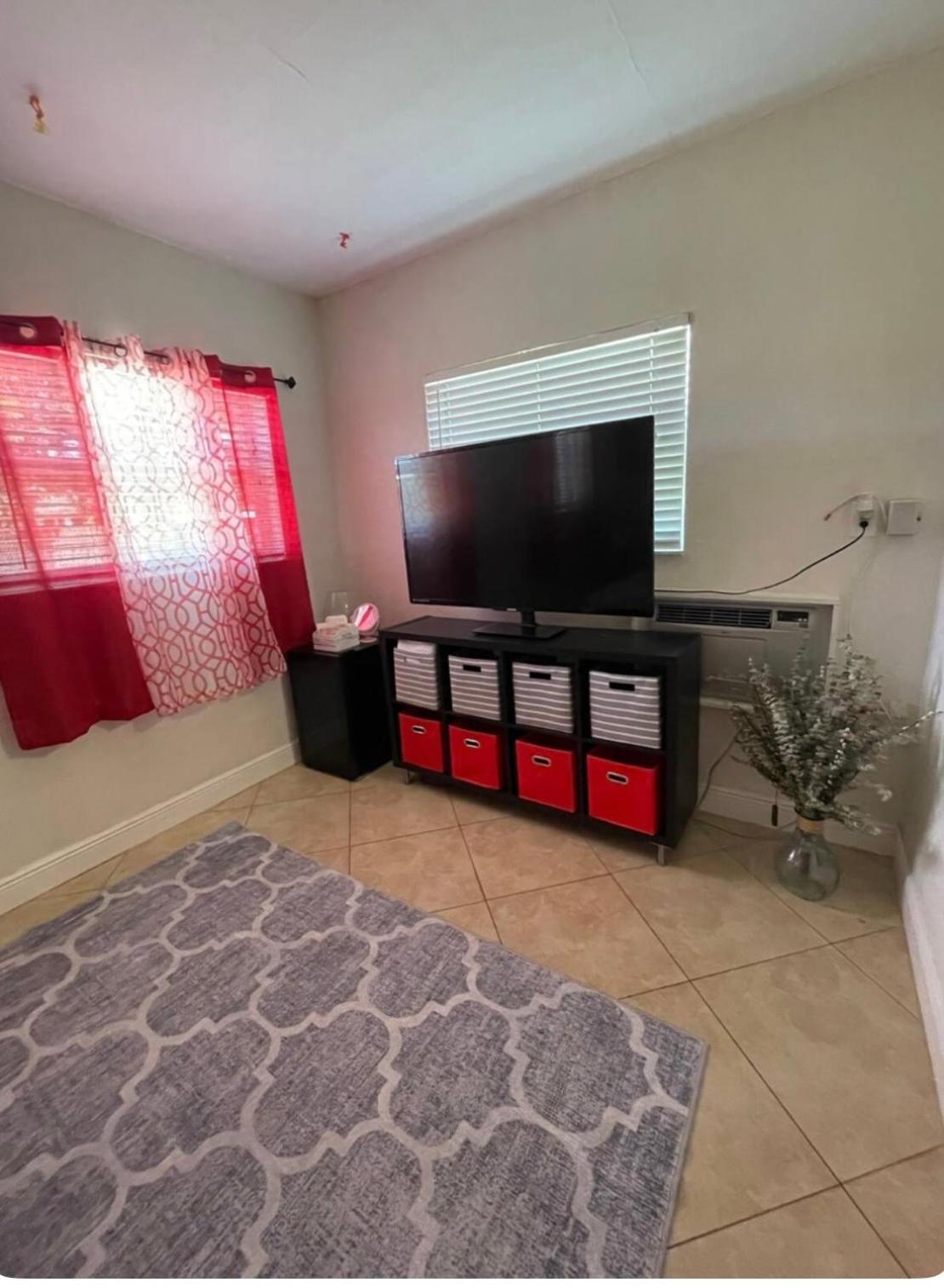 Double Room with Shared Bathroom photo 2