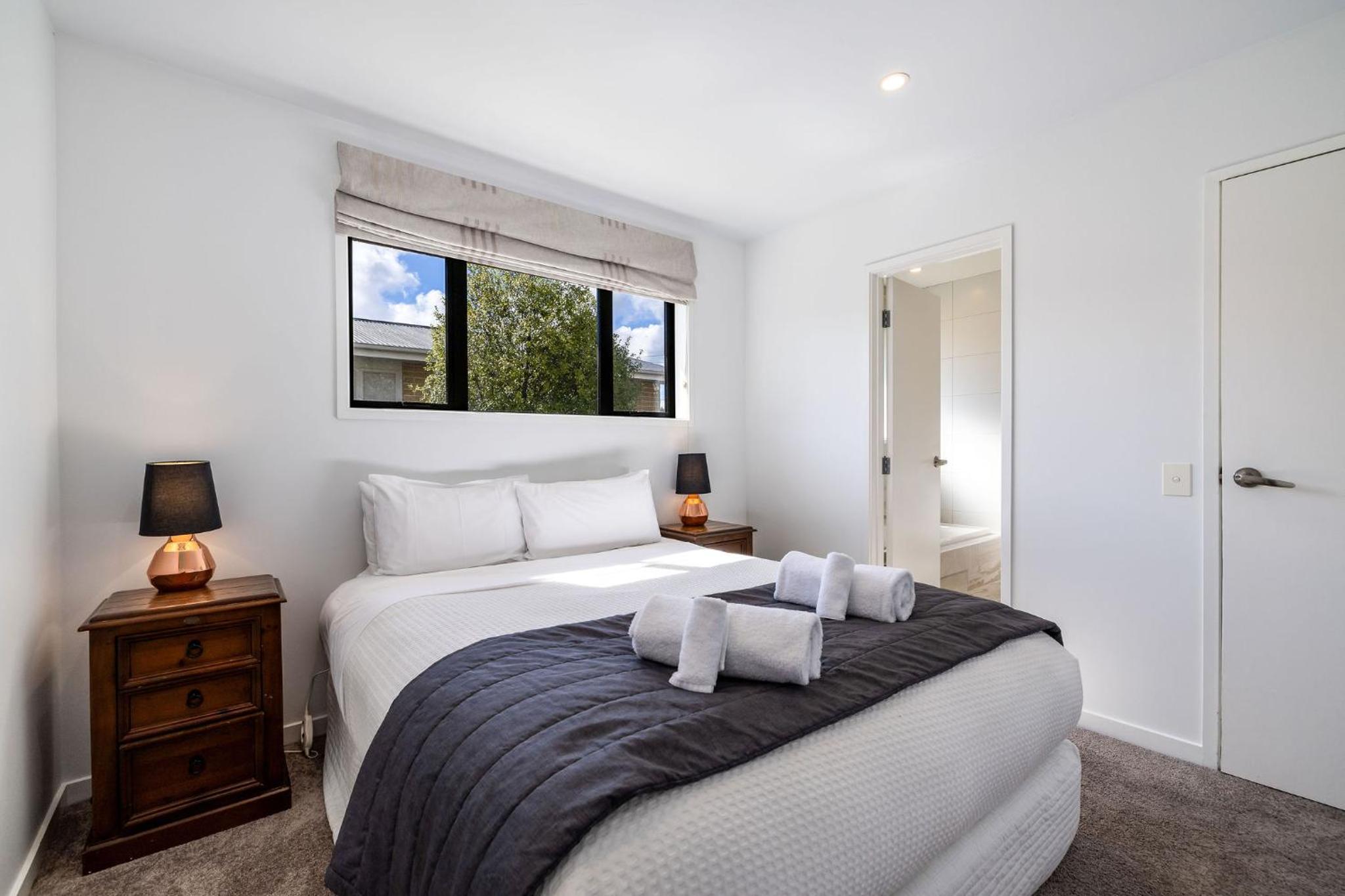 Five-Bedroom House photo 1