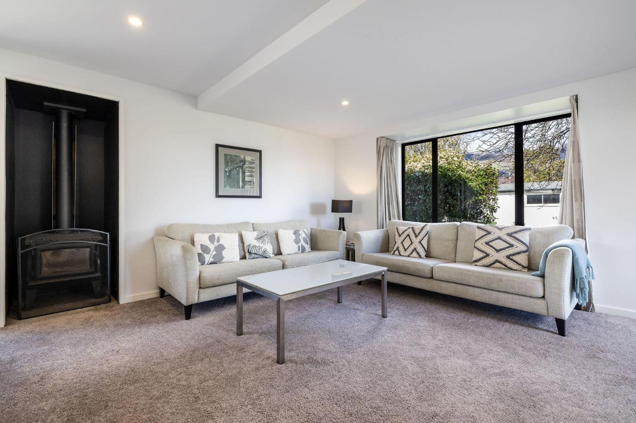 Five-Bedroom House photo 2